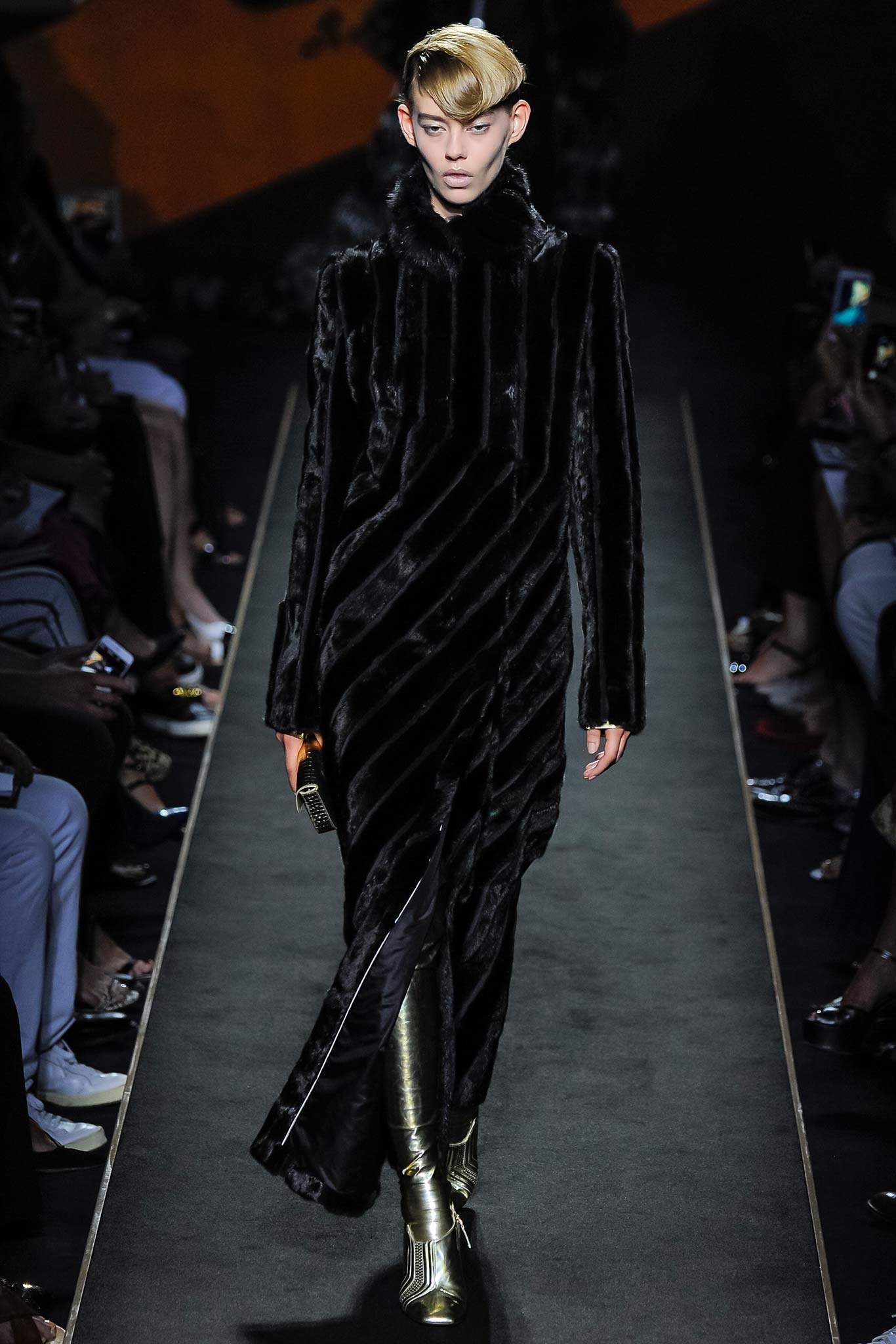 Fendi F/W 15 Couture Look 6