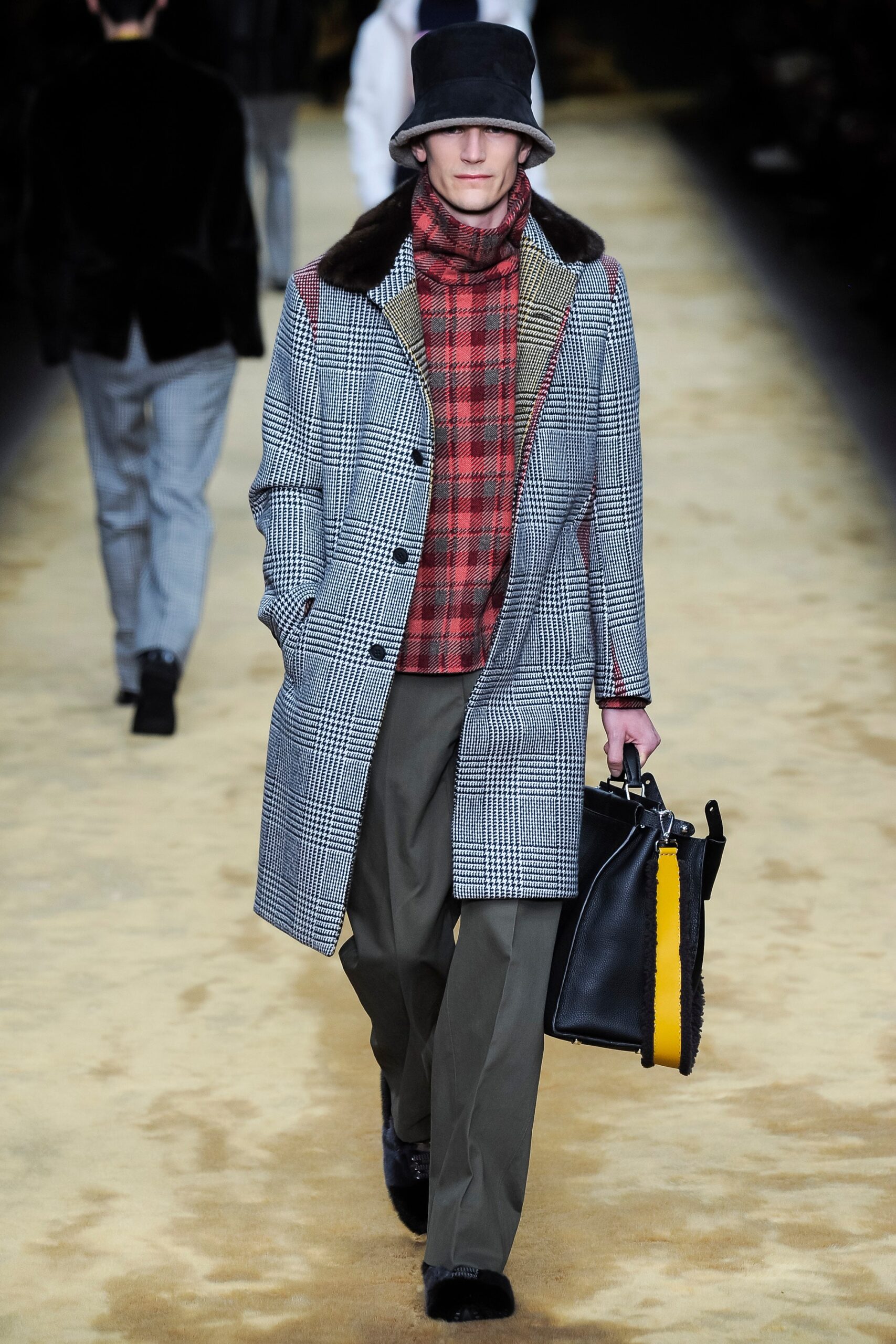 Fendi F/W 16 Menswear Look 16