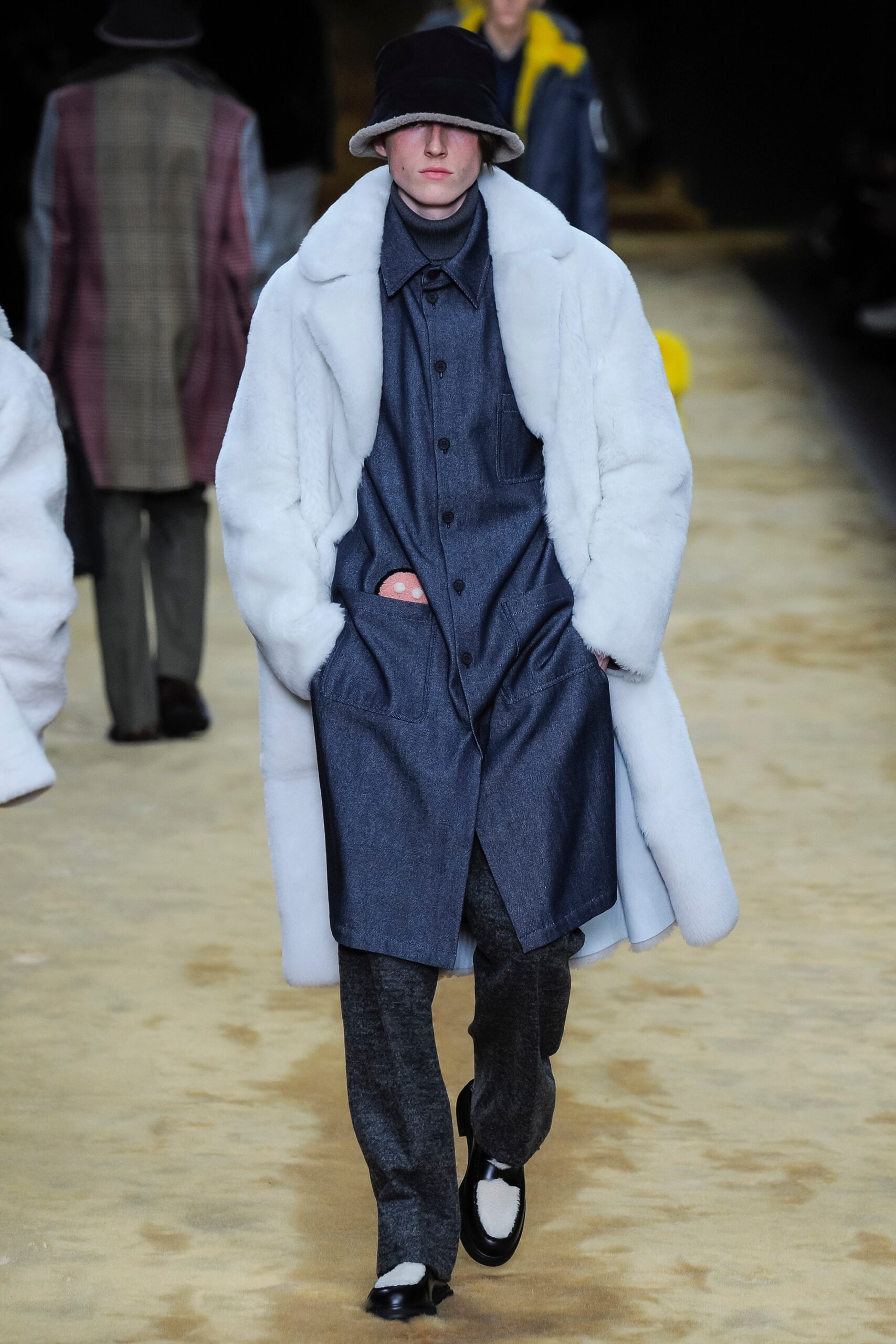 Fendi F/W 16 Menswear Look 17
