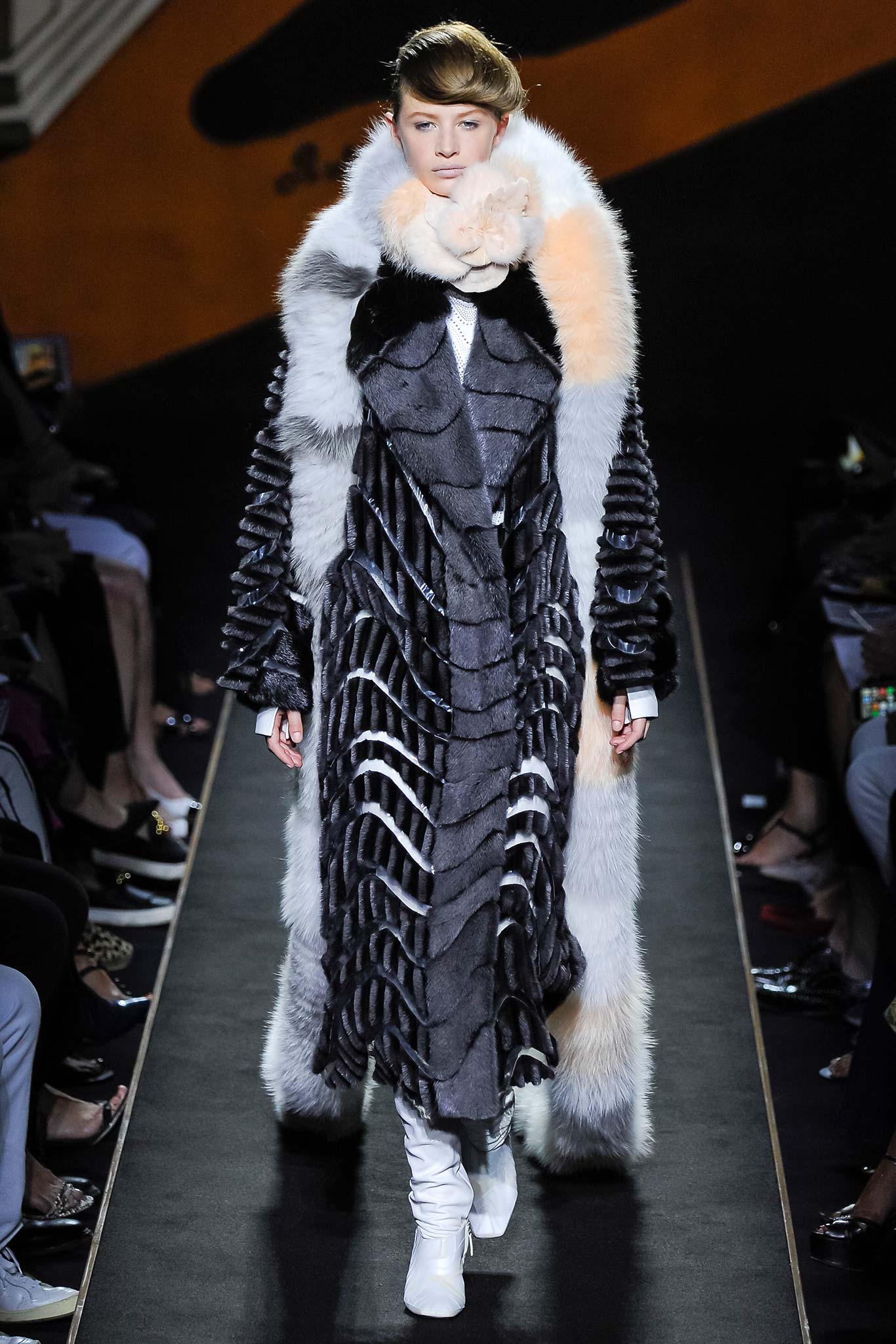 Fendi F/W 15 Couture Look 9