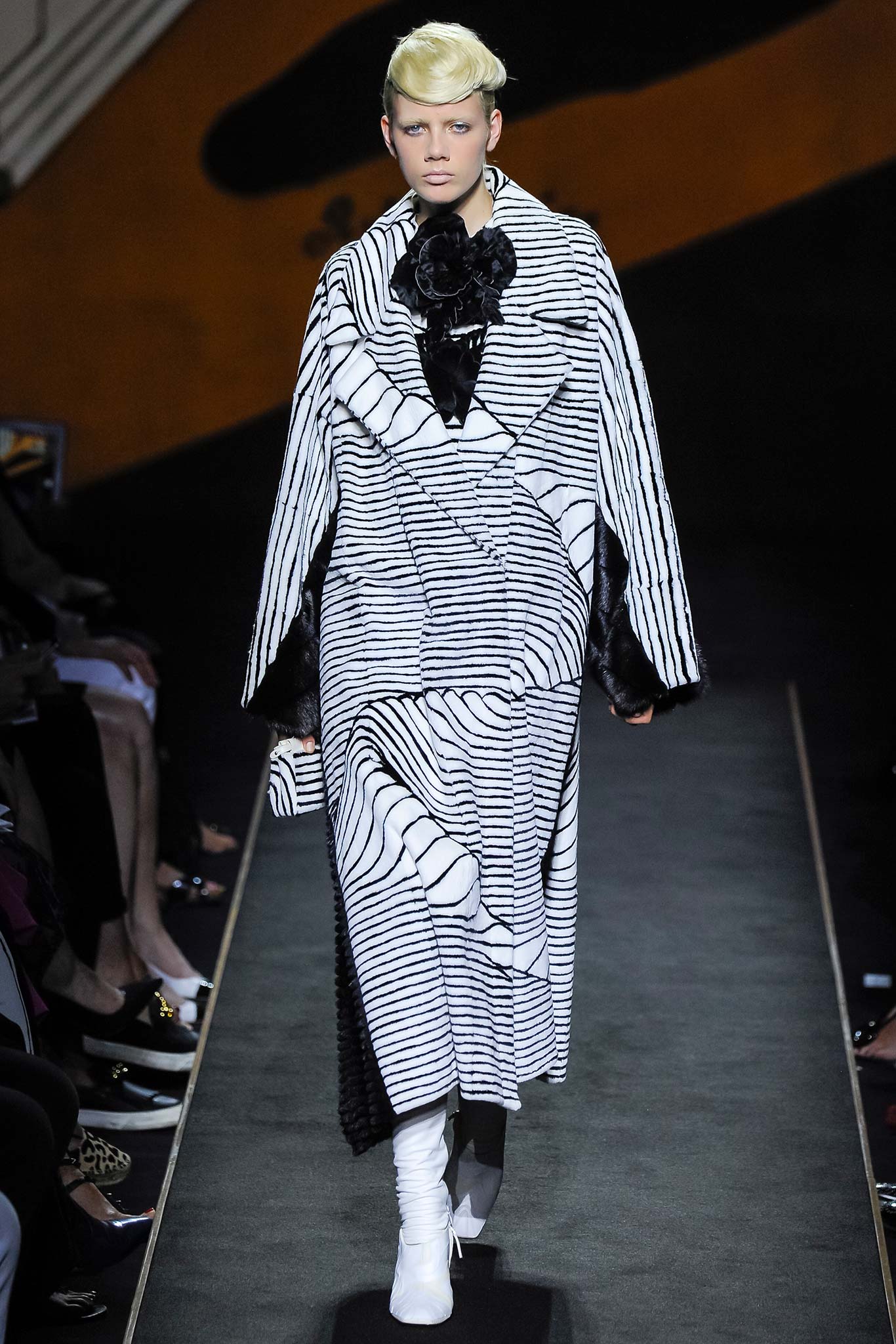 Fendi F/W 15 Couture Look 11