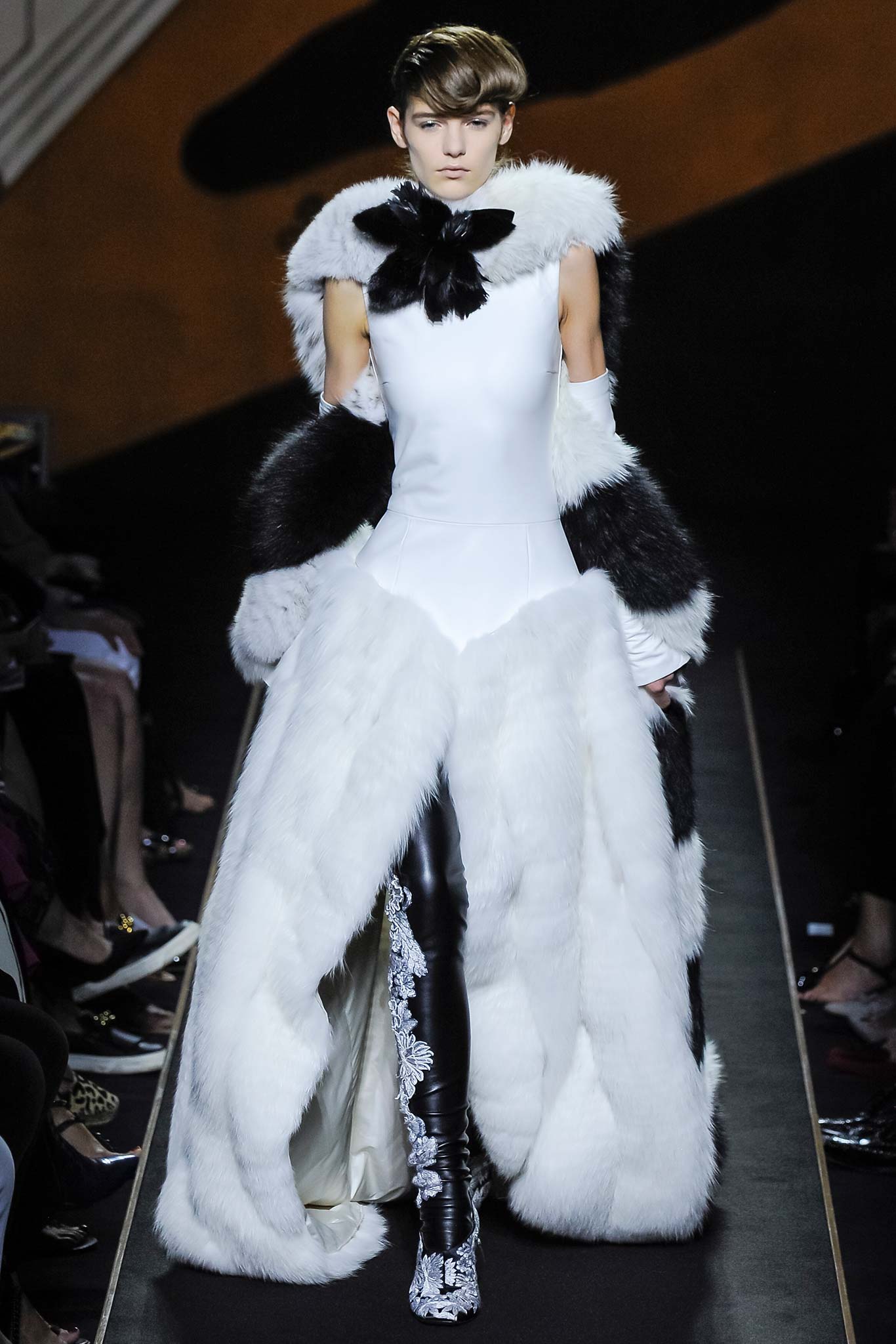 Fendi F/W 15 Couture Look 13
