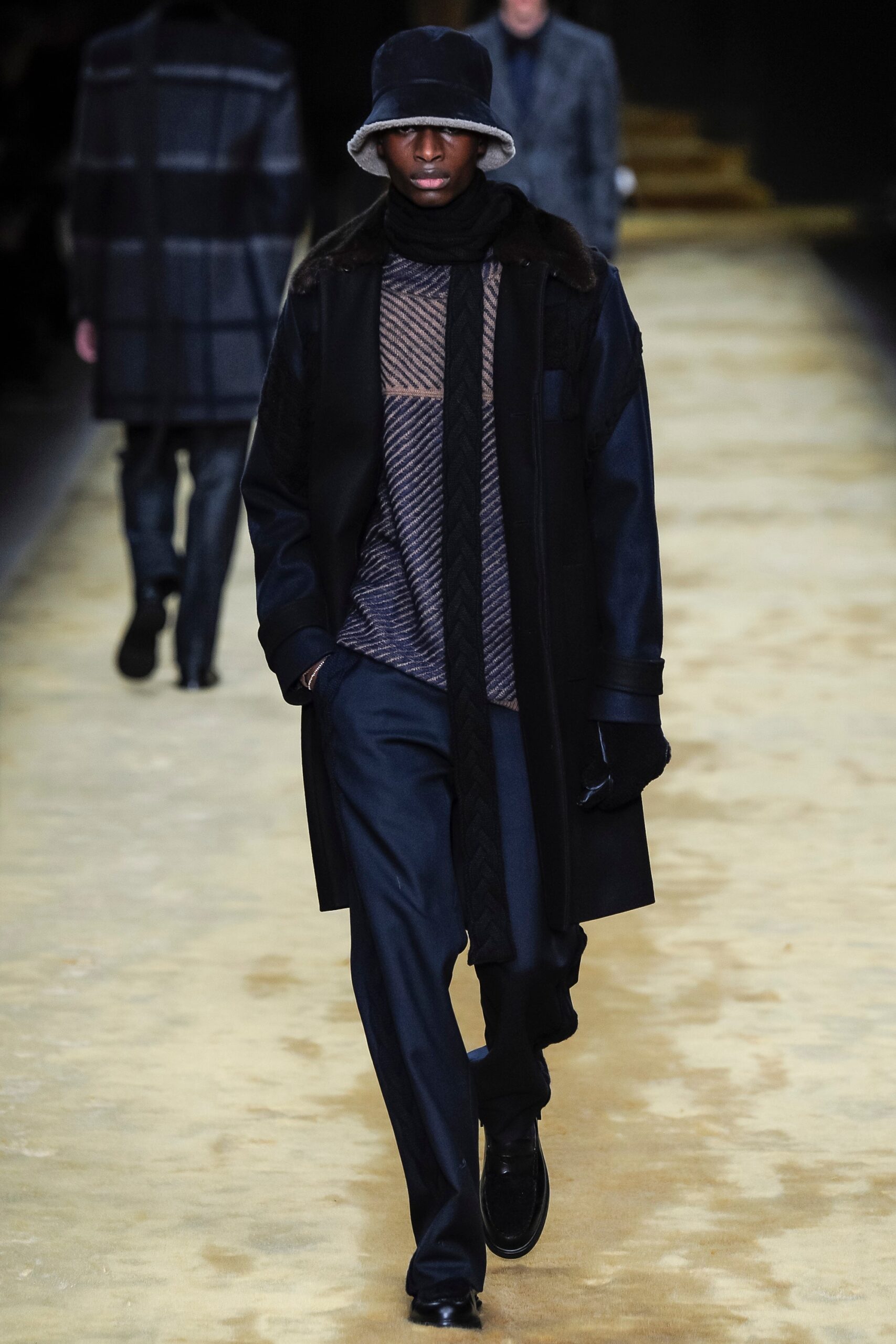 Fendi F/W 16 Menswear Look 33