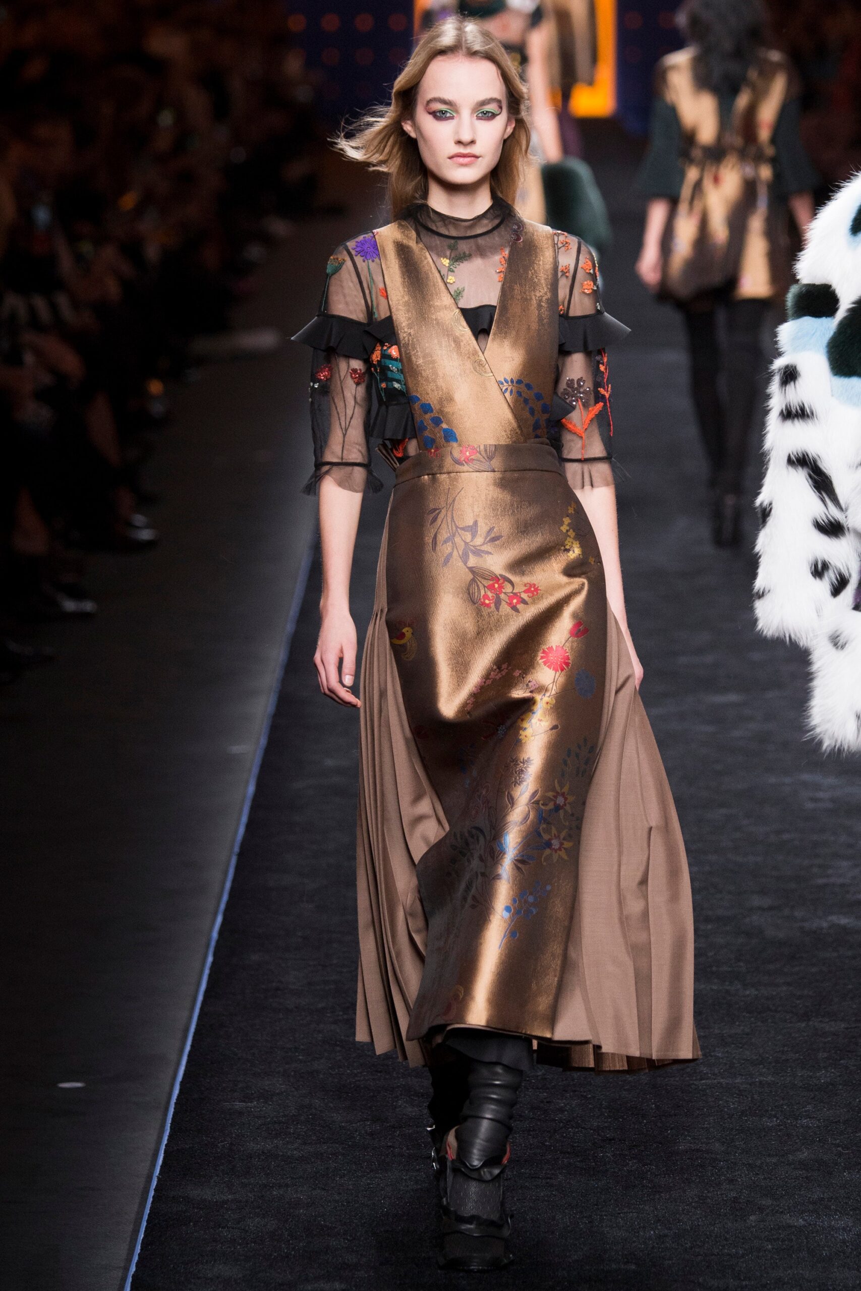 Fendi F/W 16 Look 32