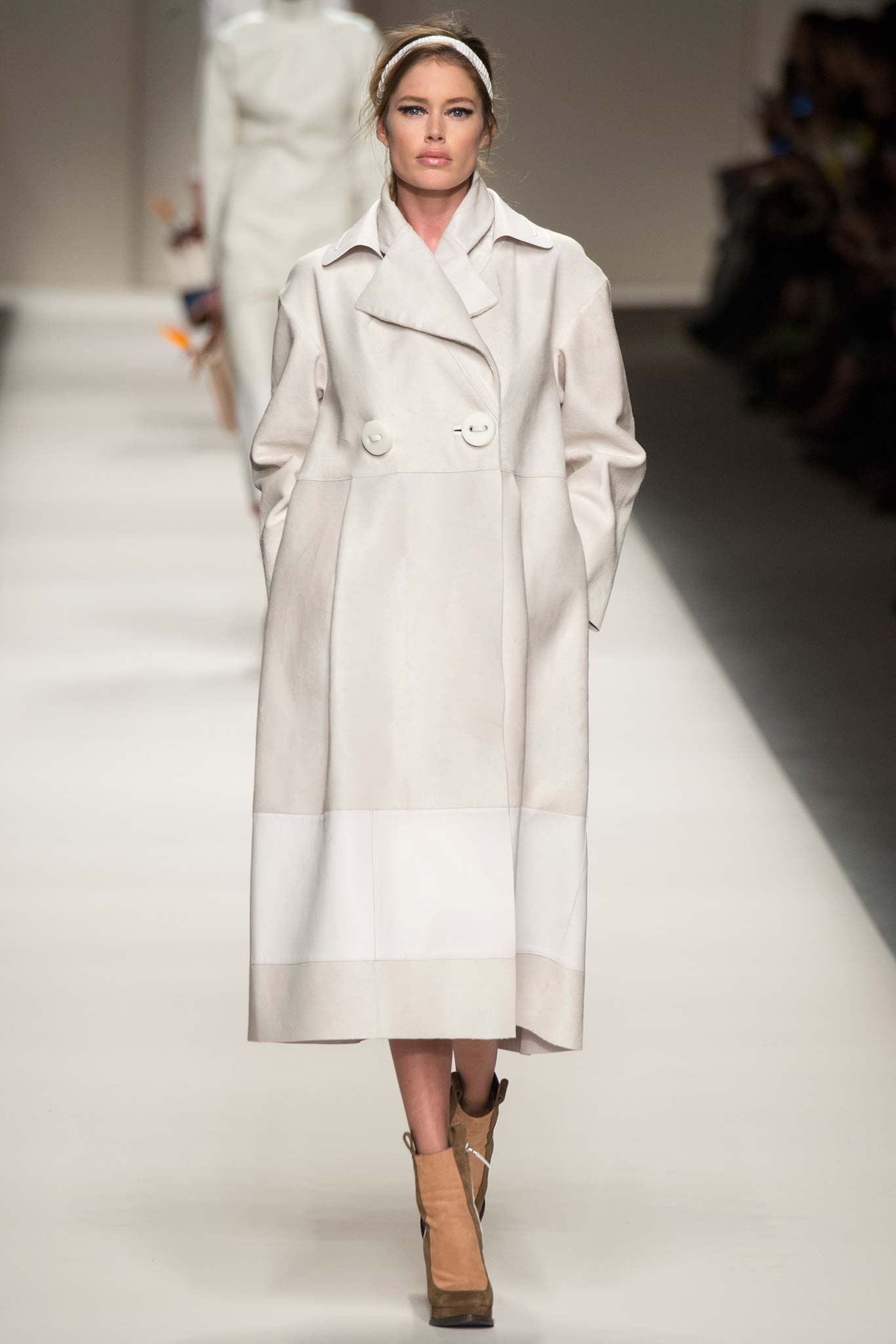 Fendi F/W 15 Look 1