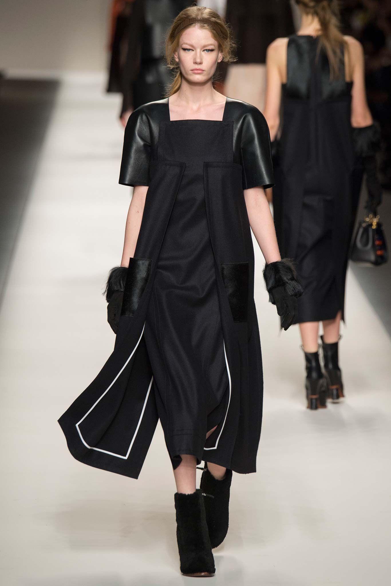 Fendi F/W 15 Look 17
