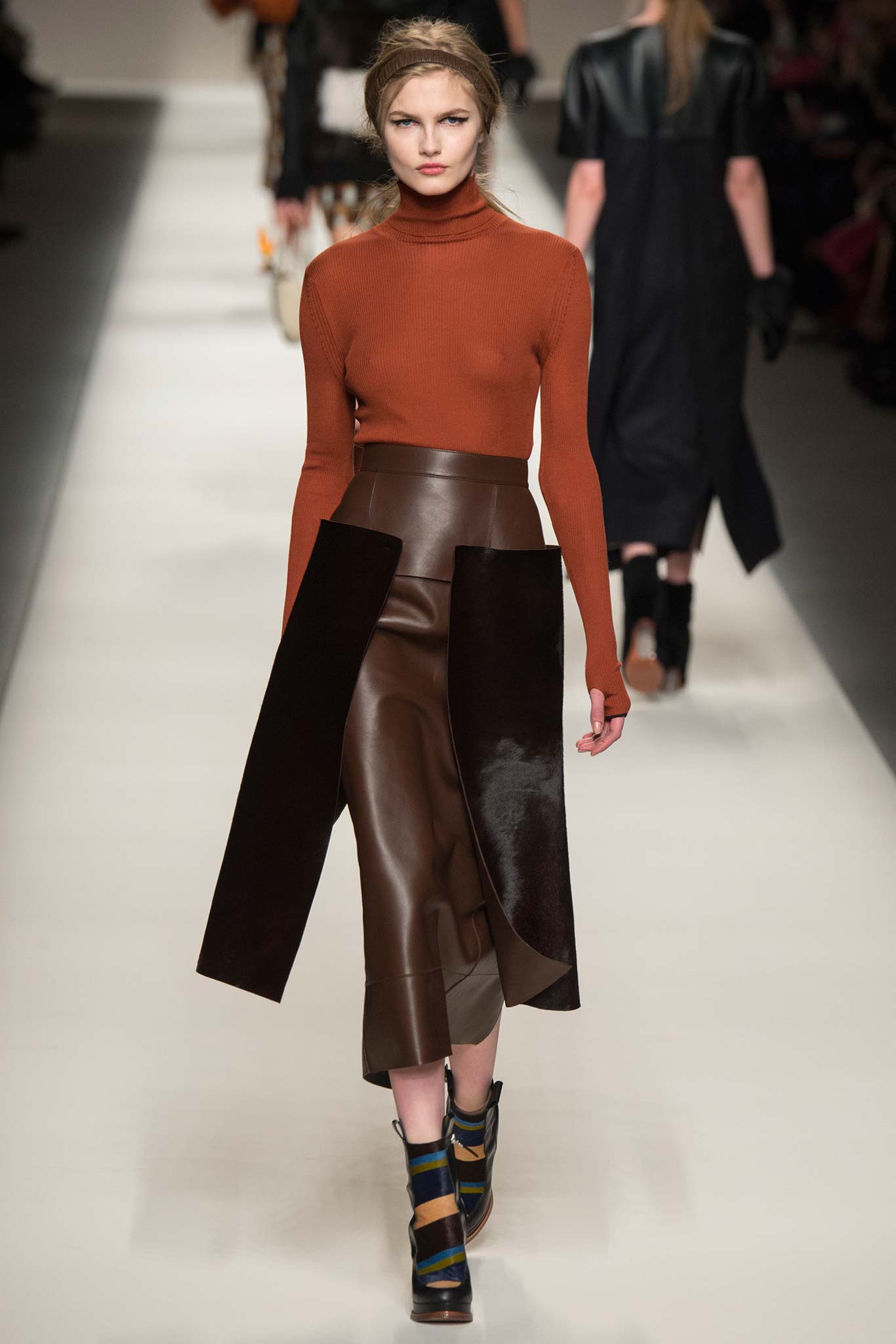 Fendi F/W 15 Look 19