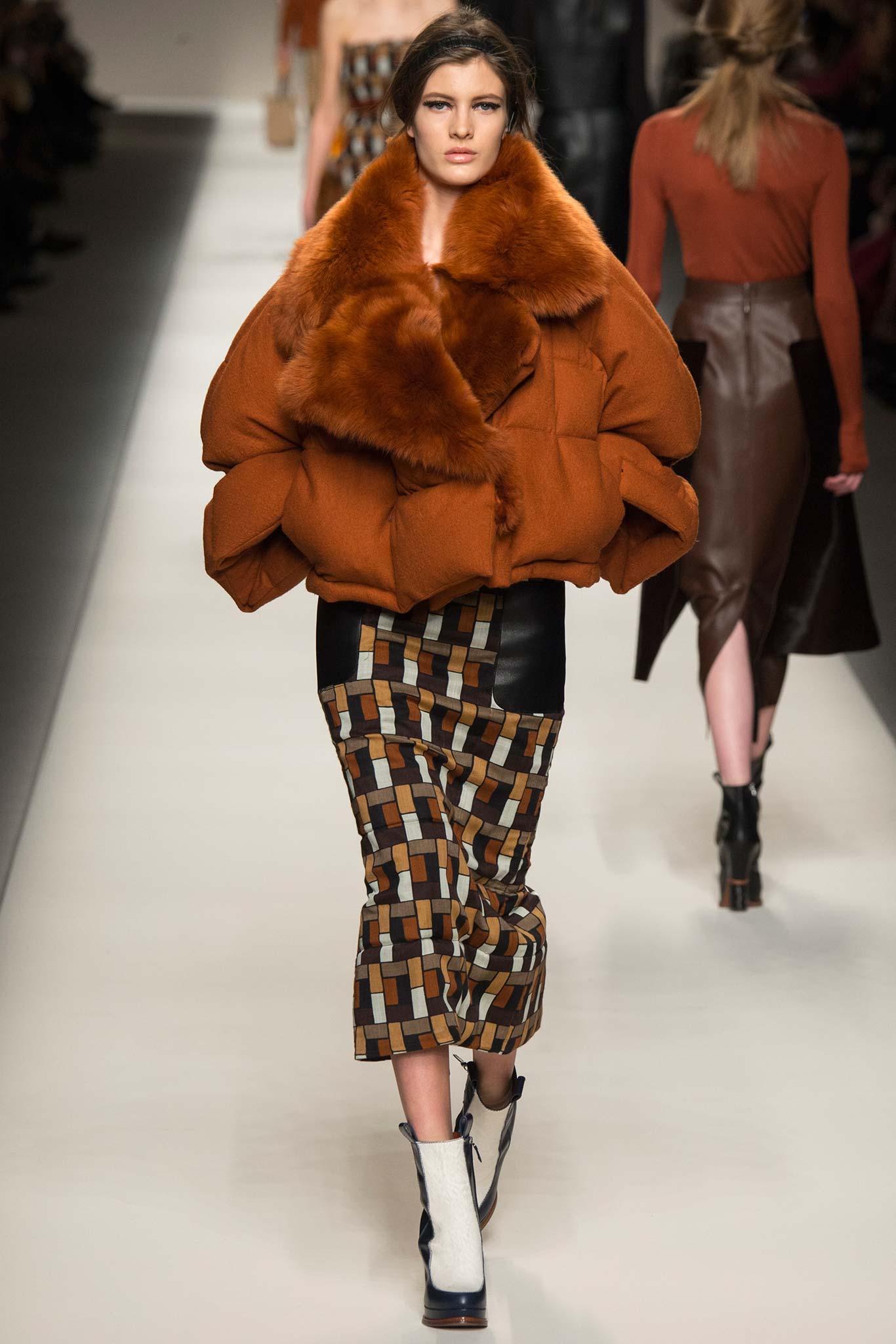 Fendi F/W 15 Look 21
