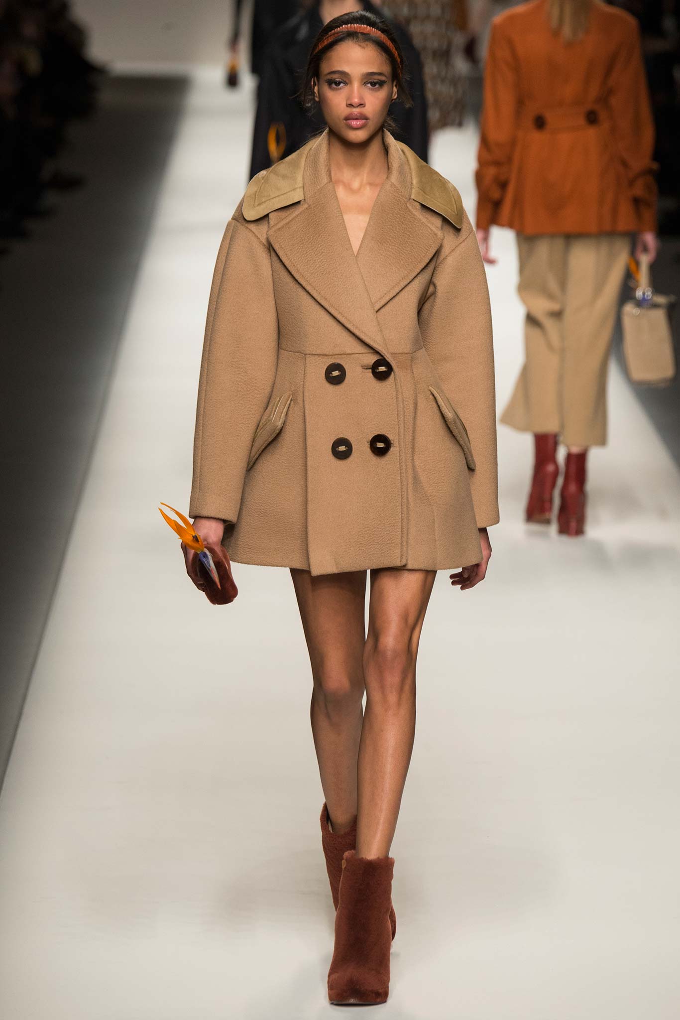 Fendi F/W 15 Look 25