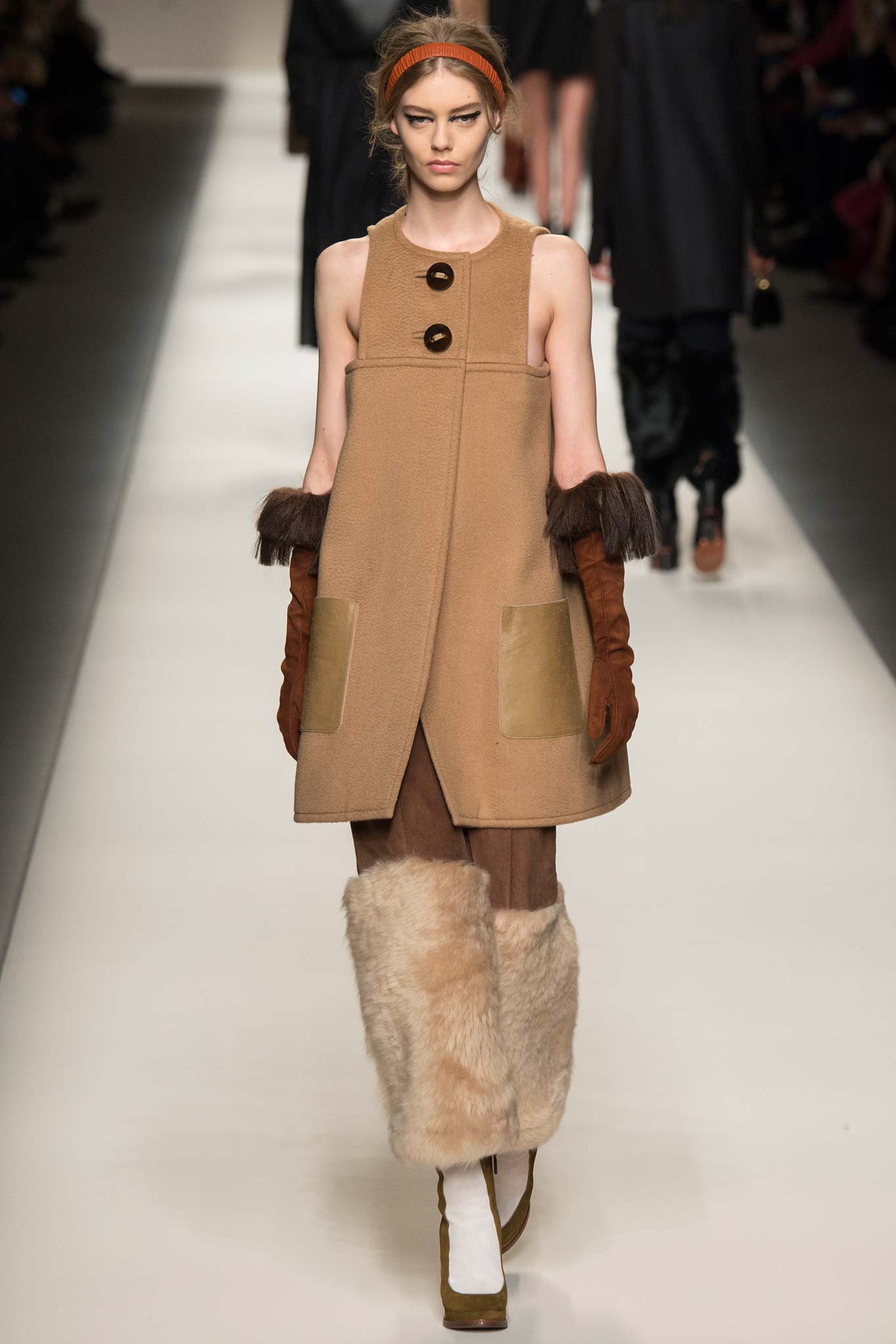 Fendi F/W 15 Look 29