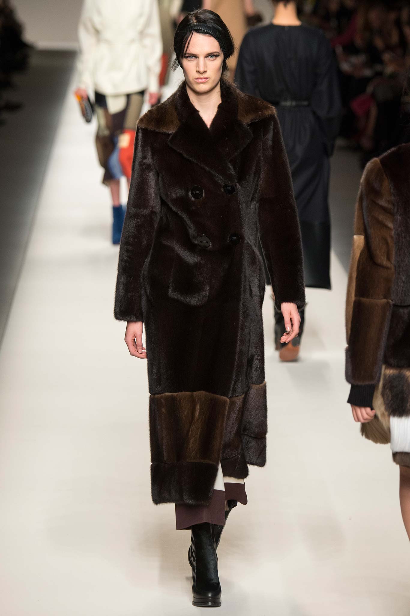 Fendi F/W 15 Look 32