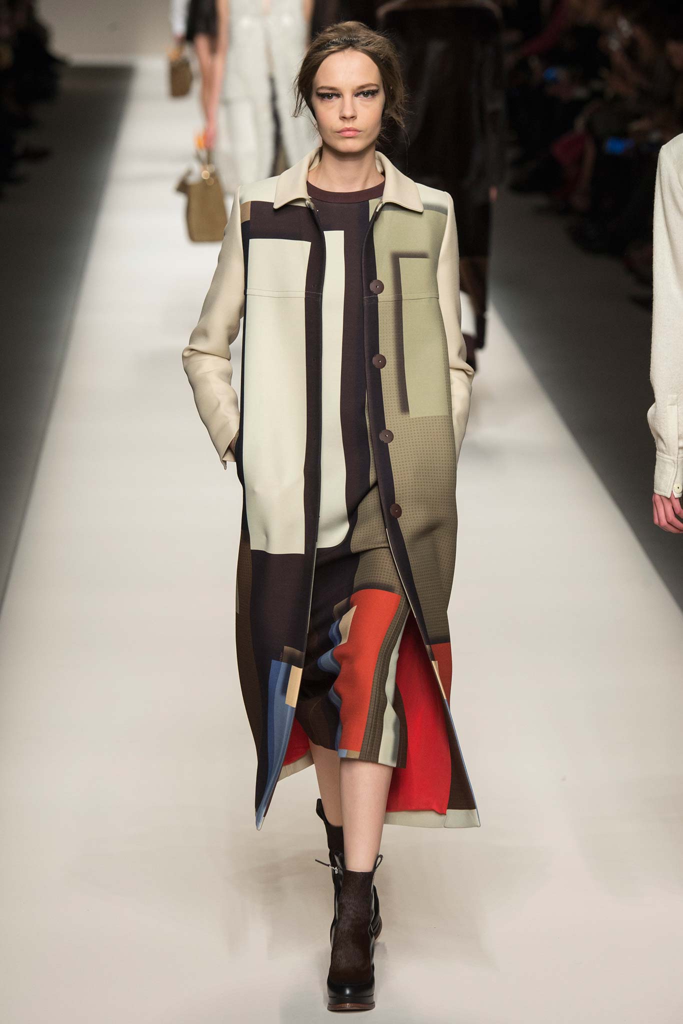 Fendi F/W 15 Look 34