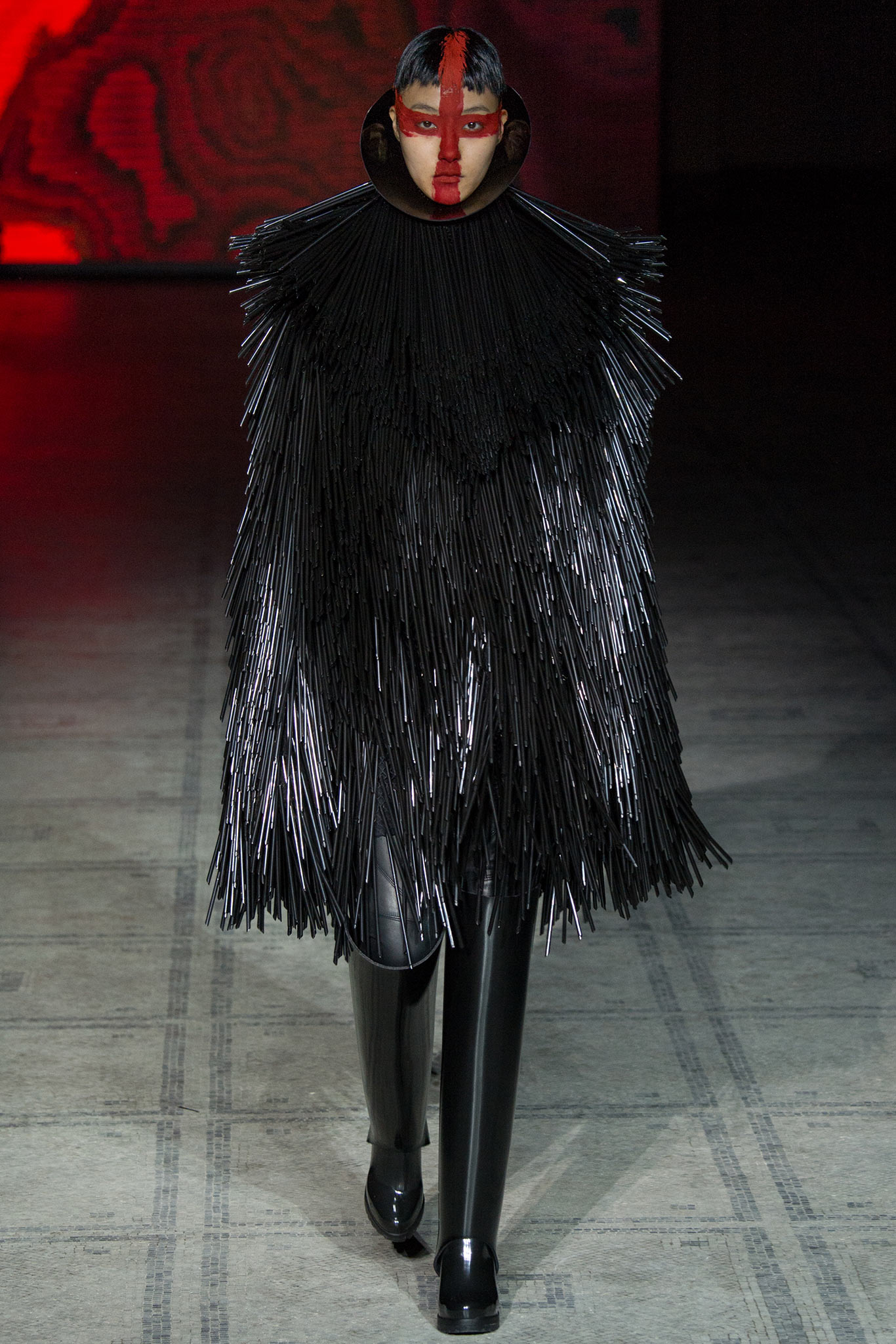 Gareth Pugh F/W 15 Look 9