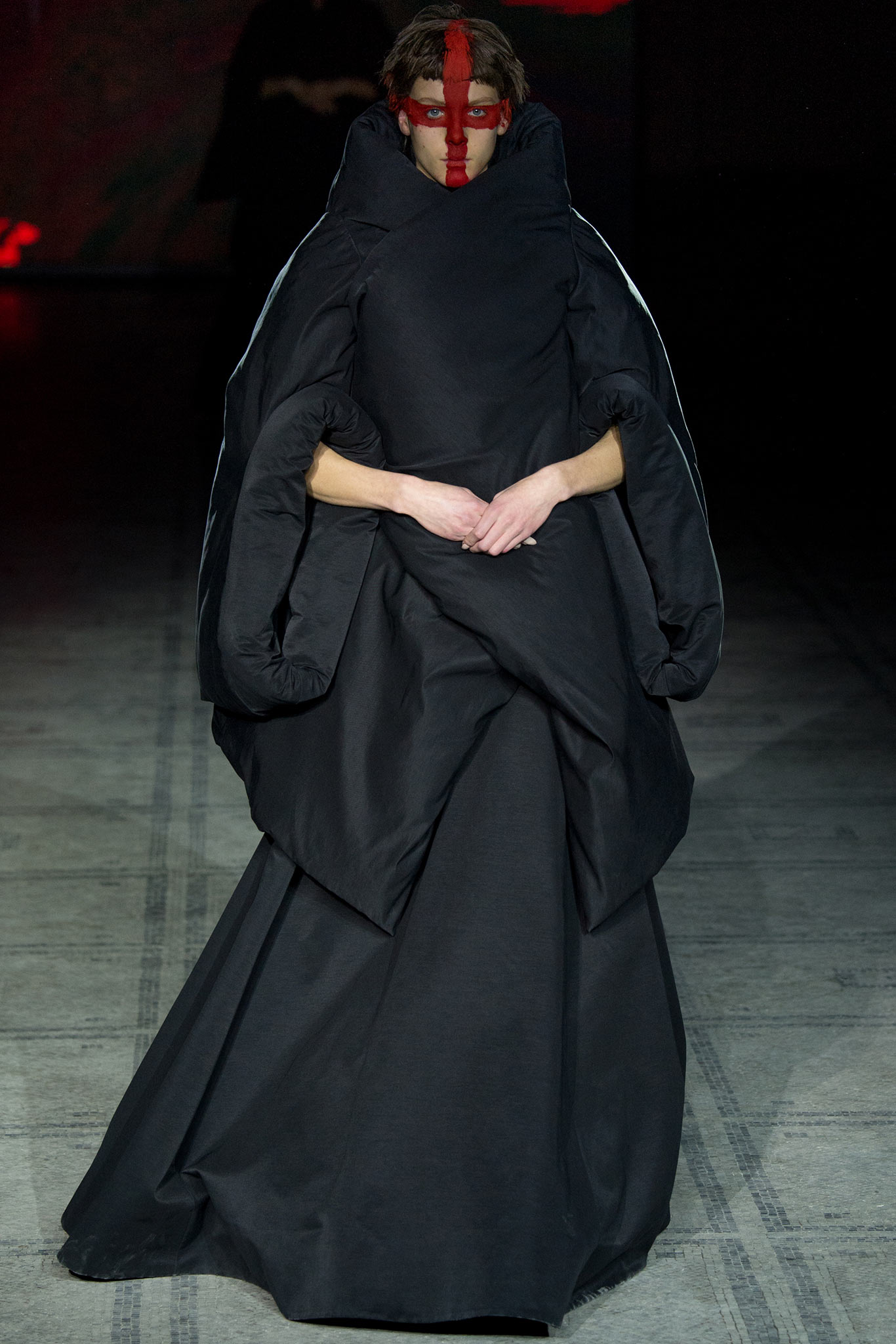 Gareth Pugh F/W 15 Look 12