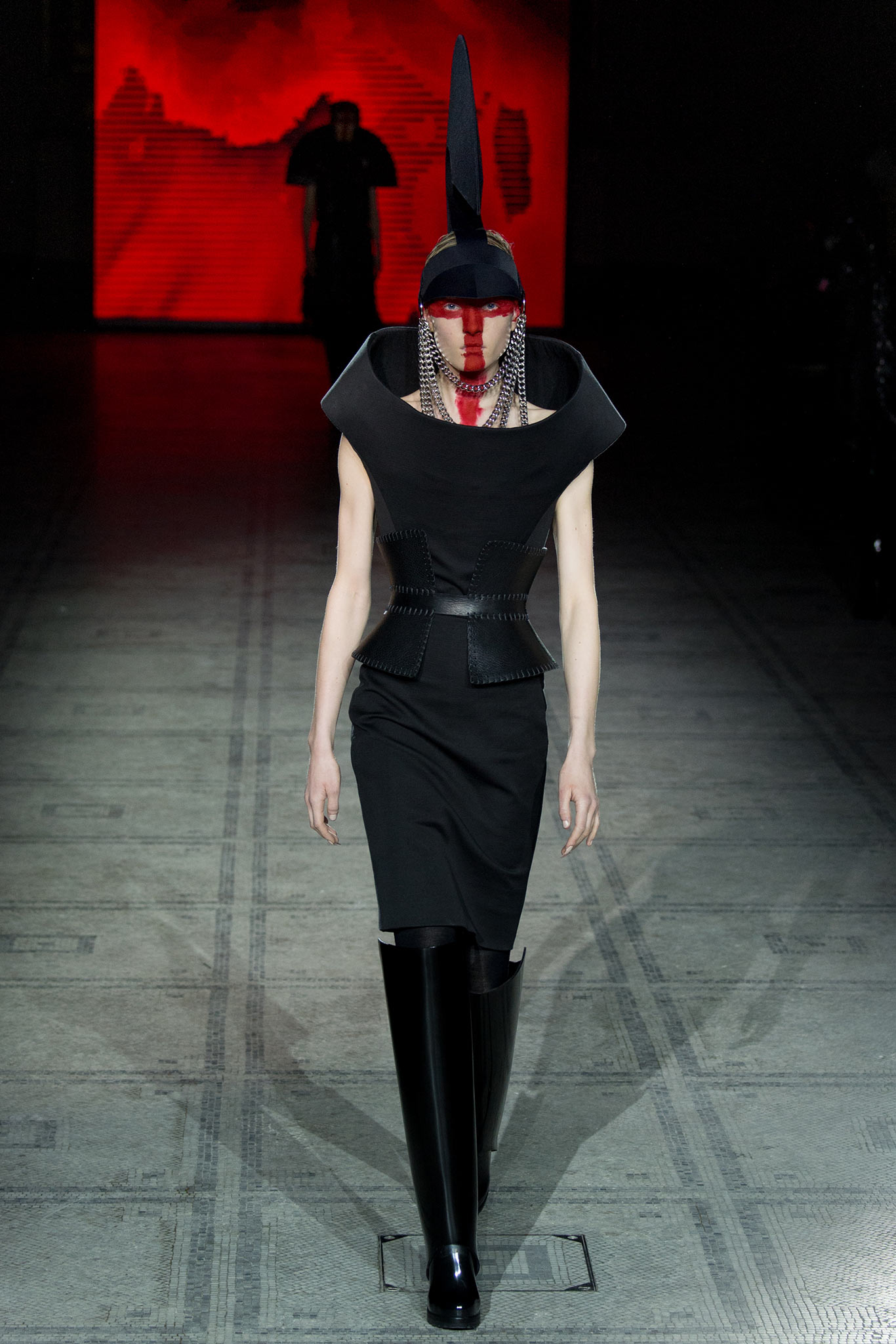 Gareth Pugh F/W 15 Look 21