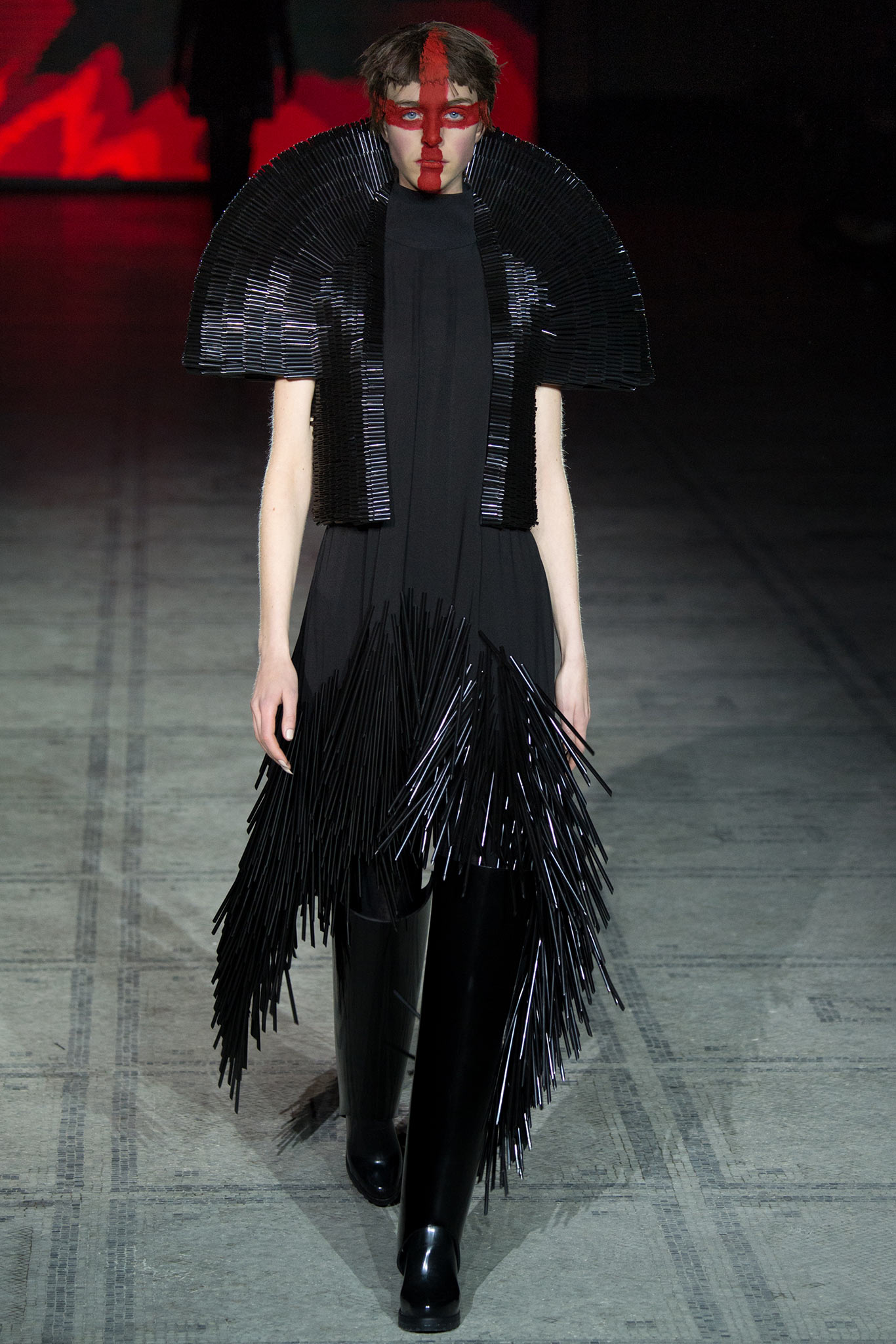Gareth Pugh F/W 15 Look 22