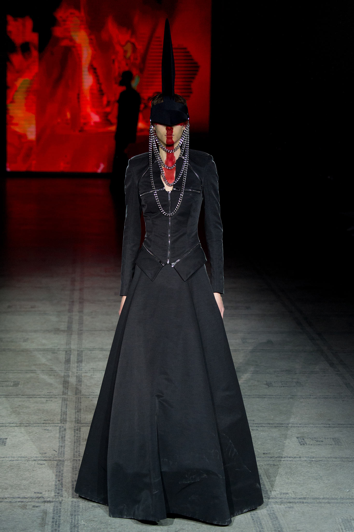 Gareth Pugh F/W 15 Look 26