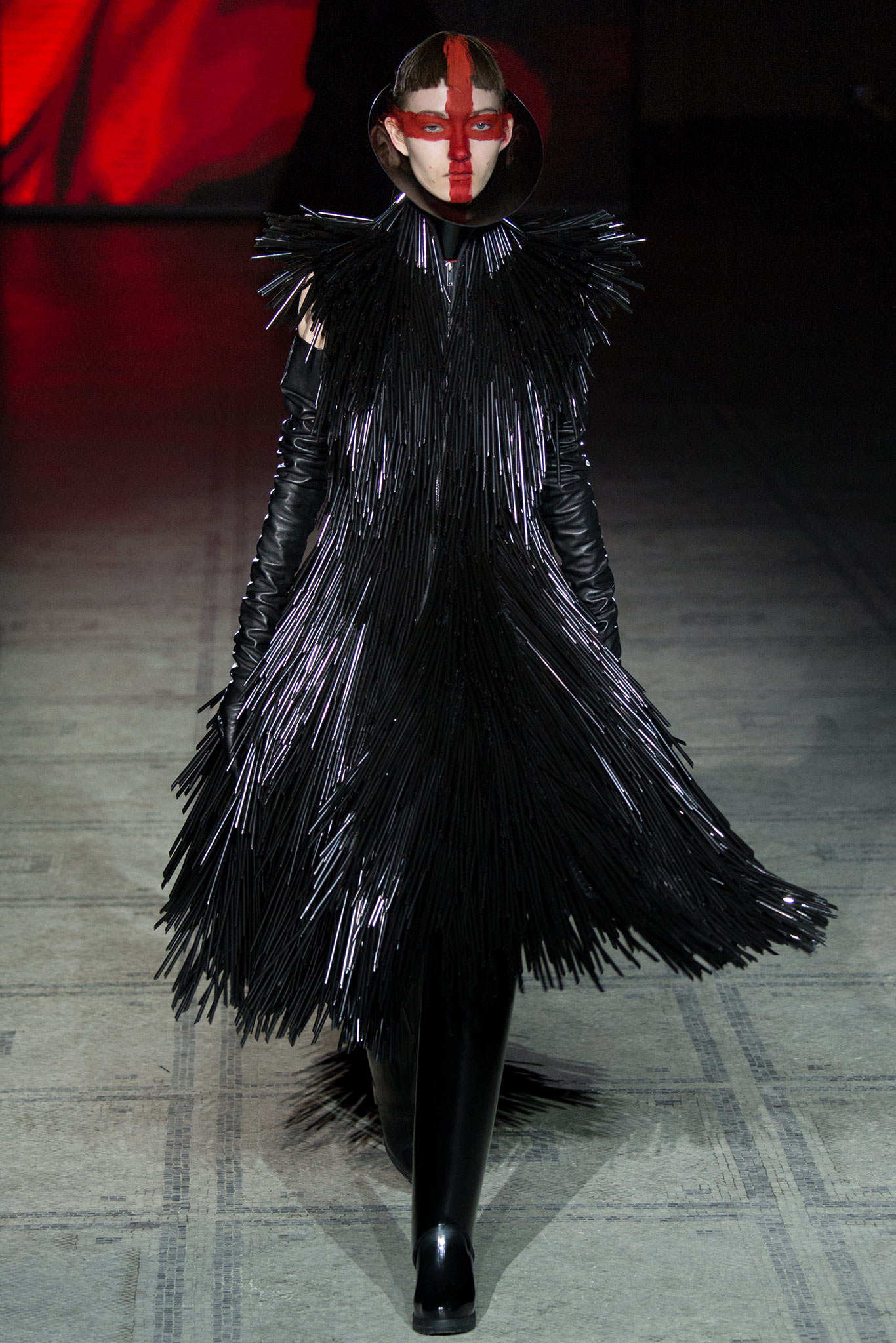 Gareth Pugh F/W 15 Look 32