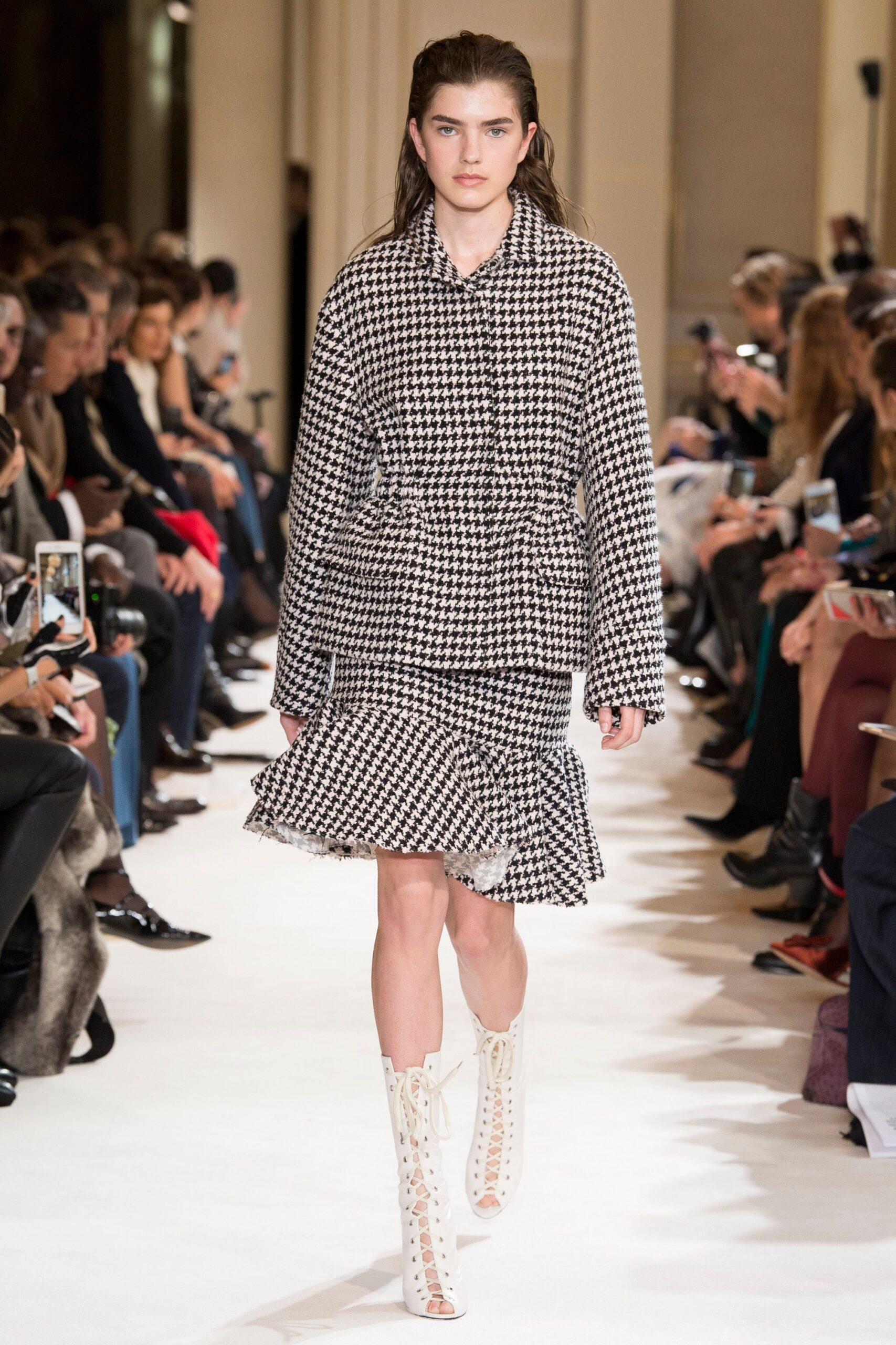 Giambattista Valli F/W 17 Look 1