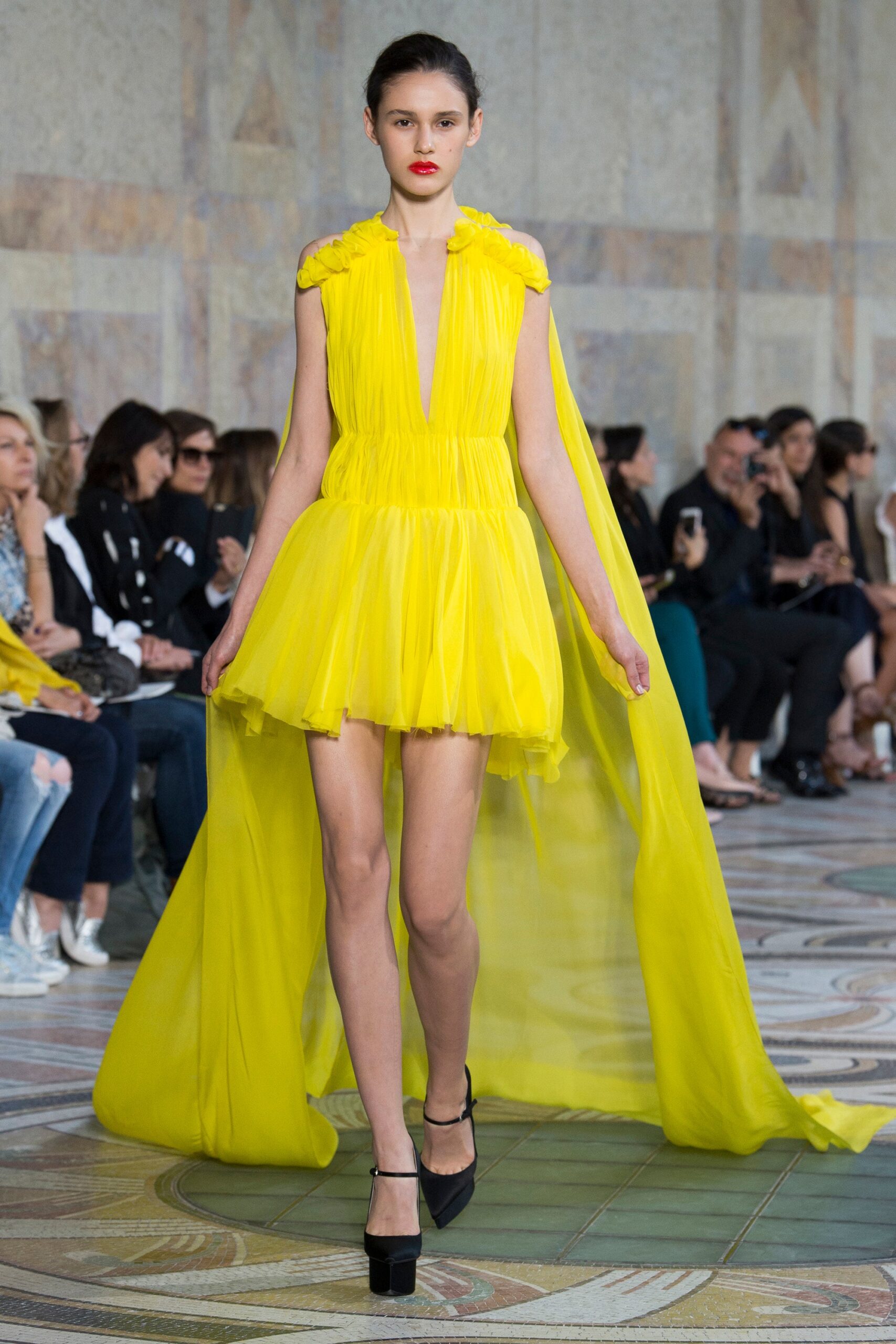 Giambattista Valli F/W 17 Couture Look 4