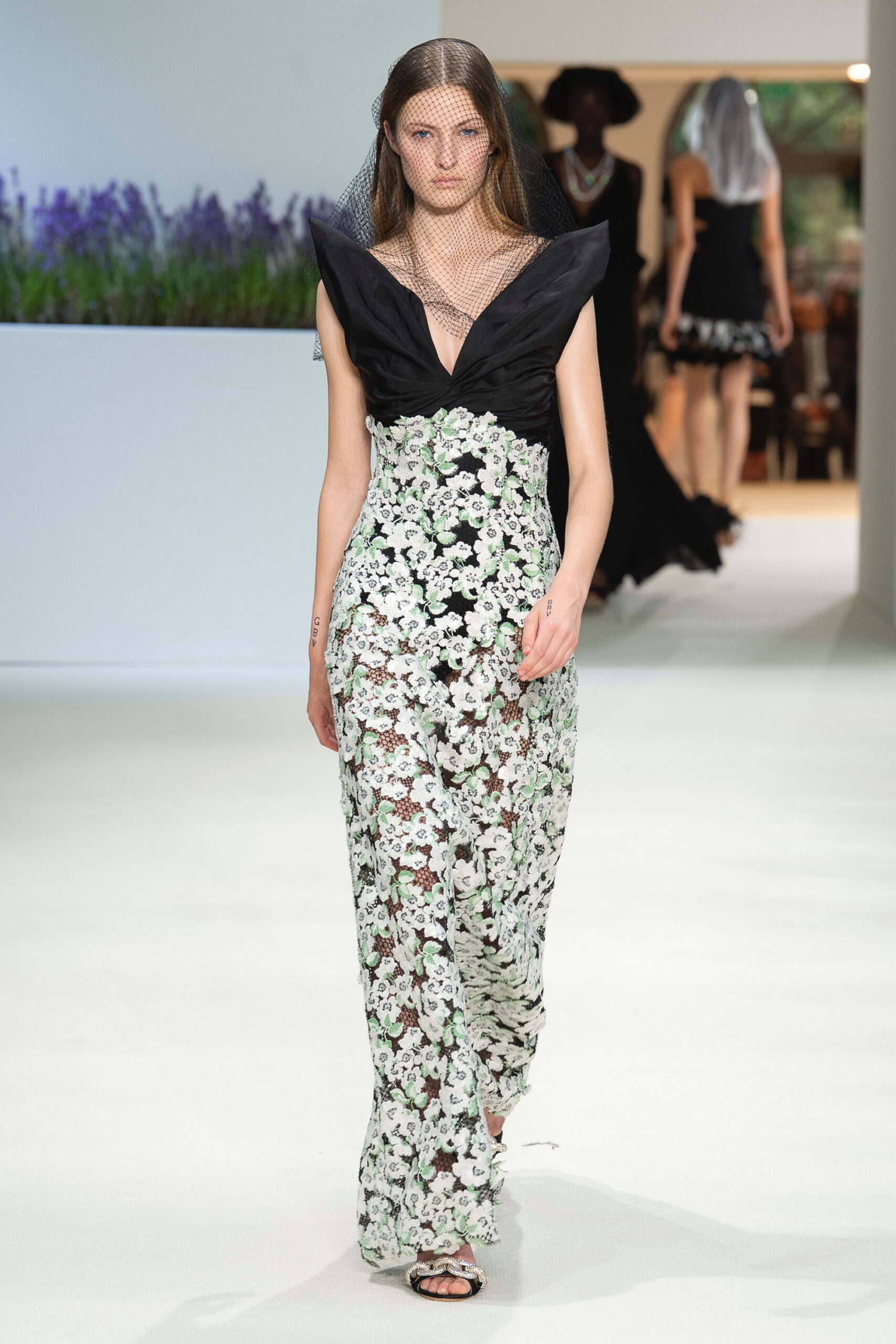 Giambattista Valli F/W 18 Couture Look 9