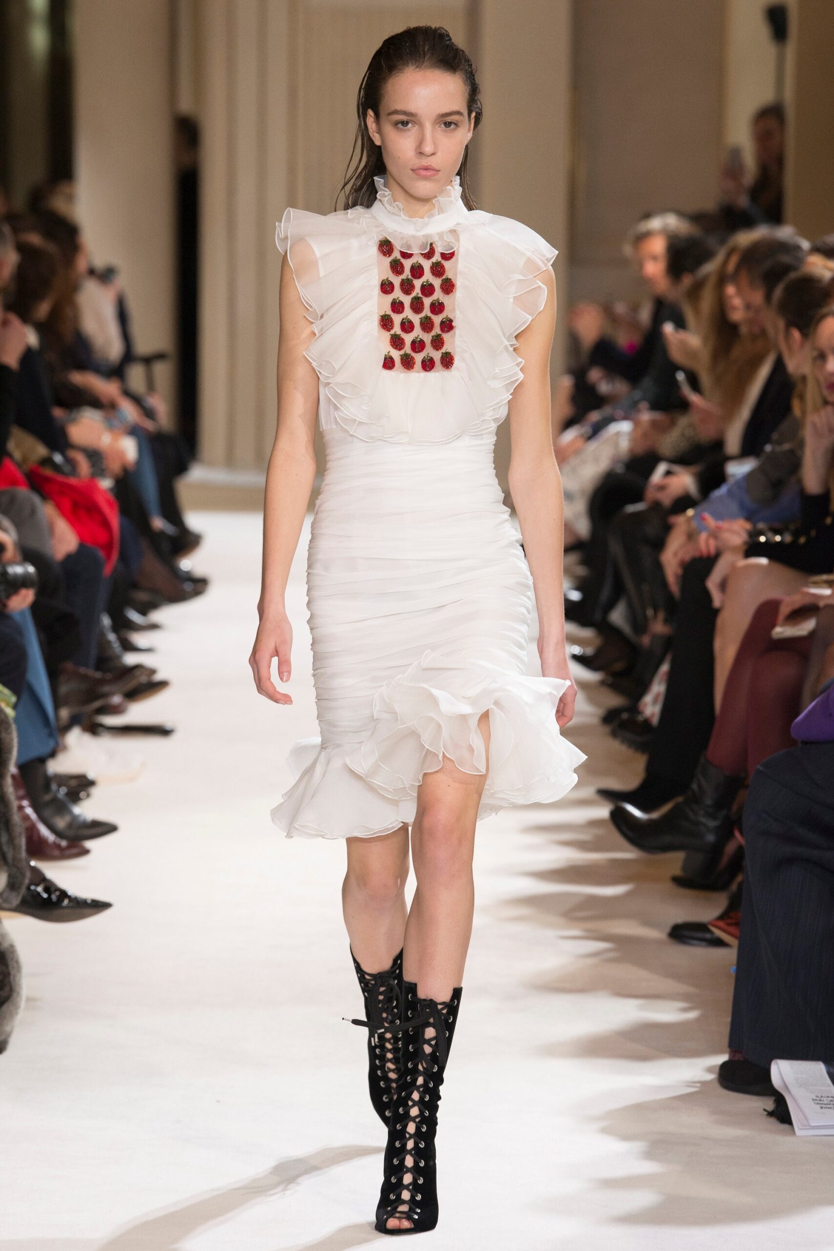Giambattista Valli F/W 17 Look 18