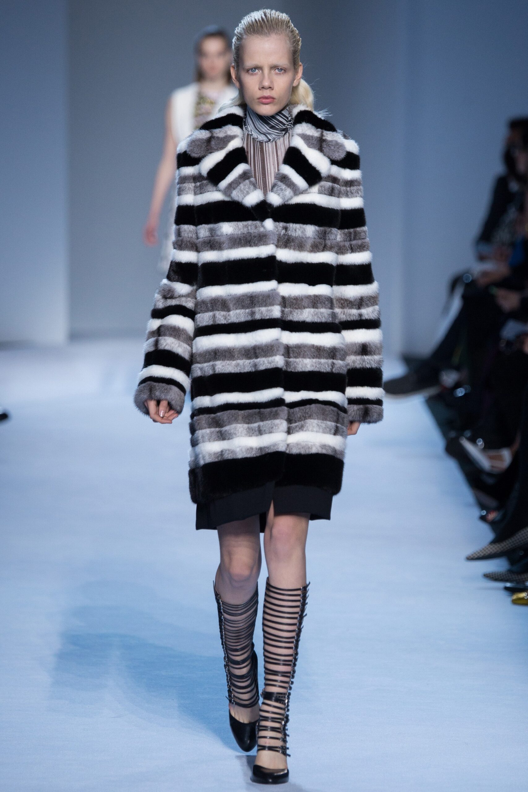 Giambattista Valli F/W 16 Look 20