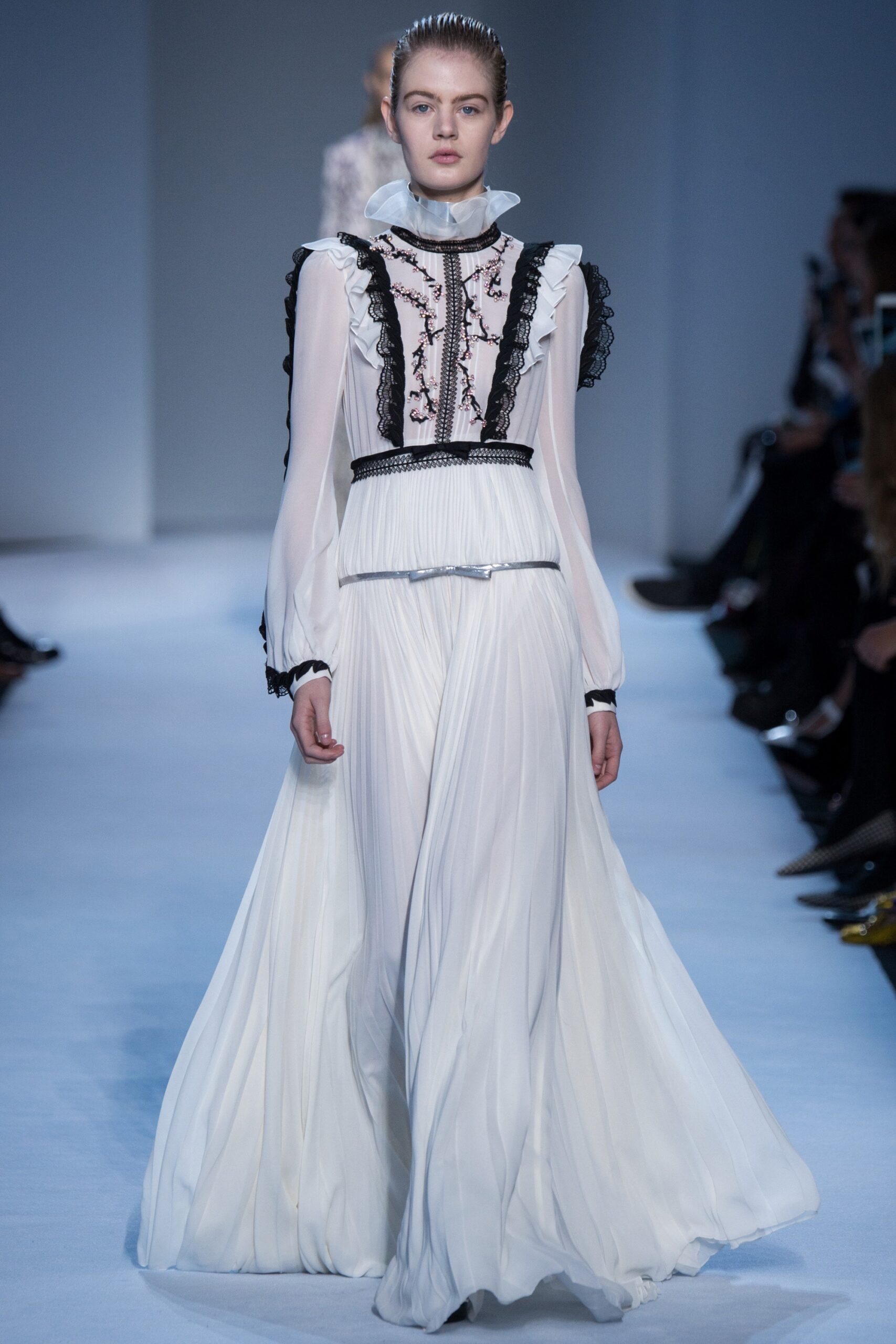 Giambattista Valli F/W 16 Look 22