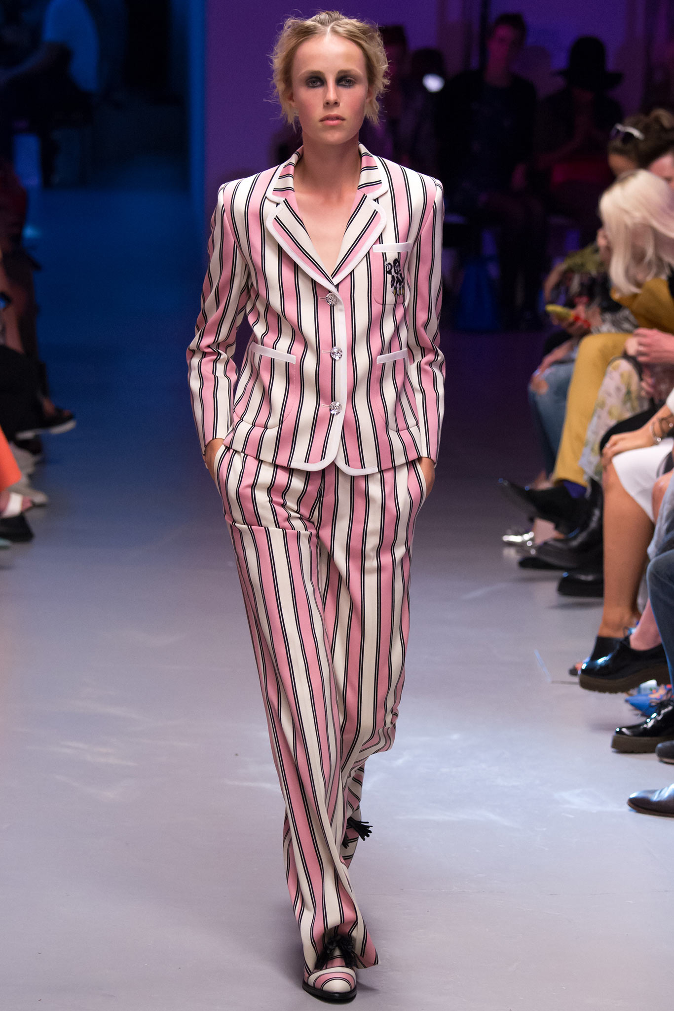 Giles Deacon Spring 2015 Ready-to-Wear