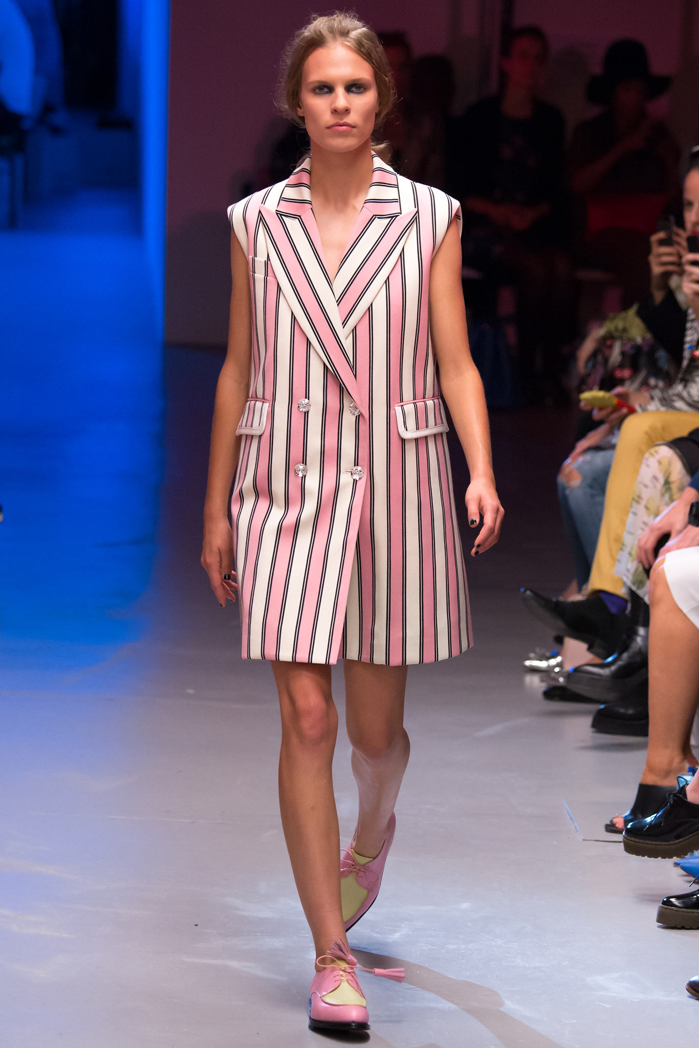 Giles Deacon S/S 15 Look 2