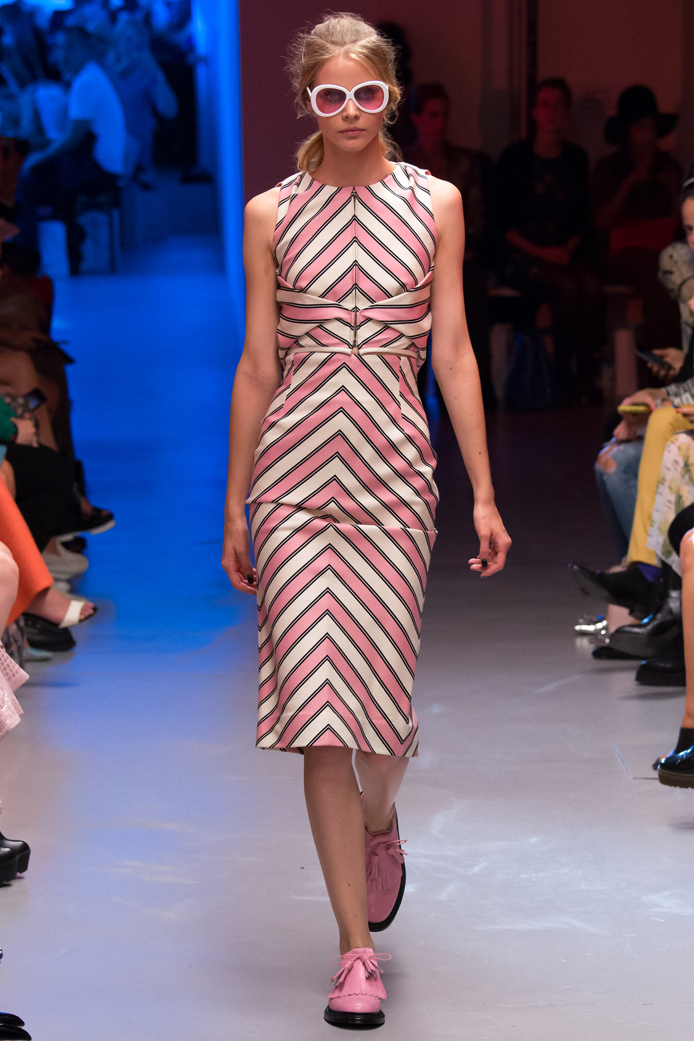 Giles Deacon S/S 15 Look 3