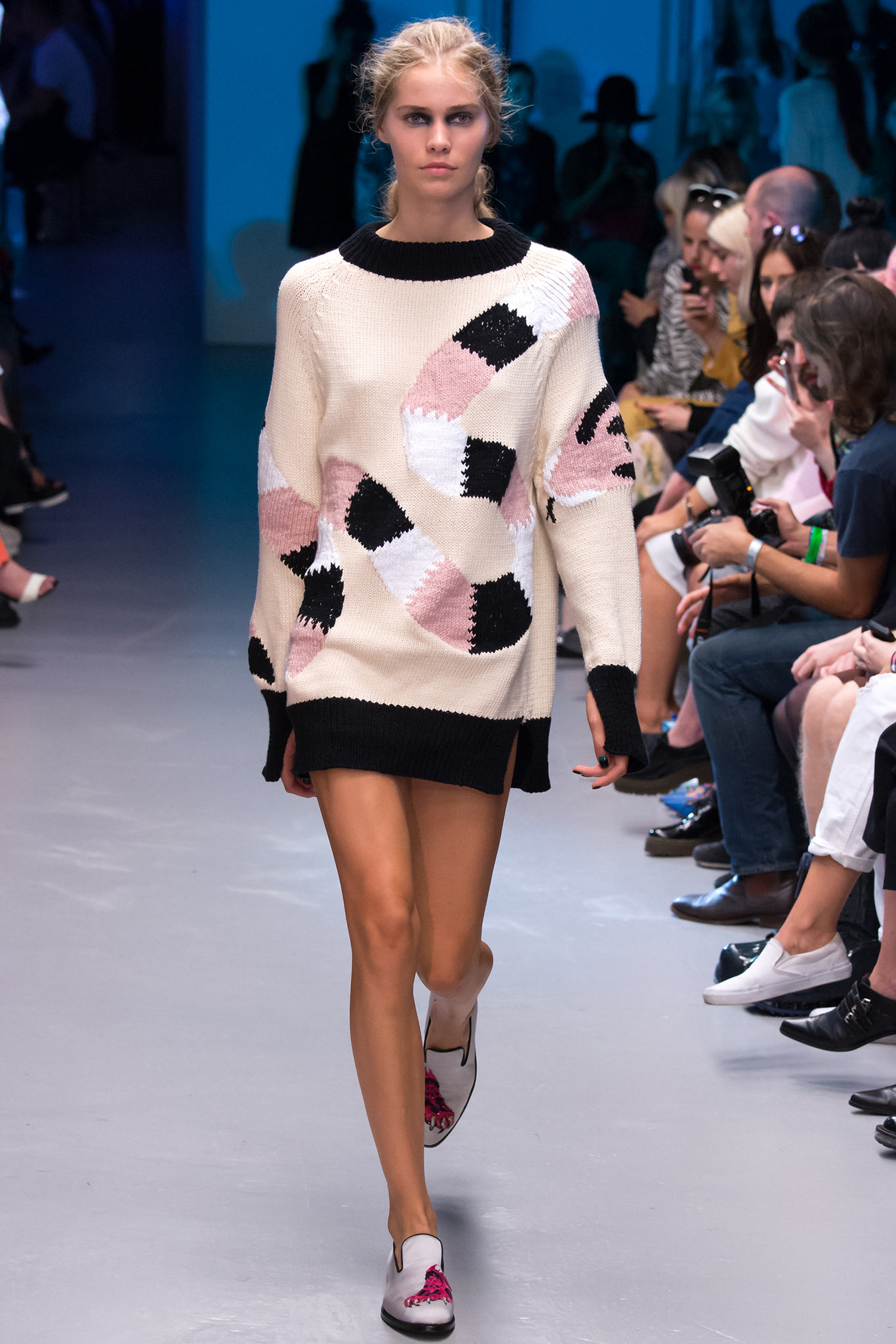 Giles Deacon S/S 15 Look 7