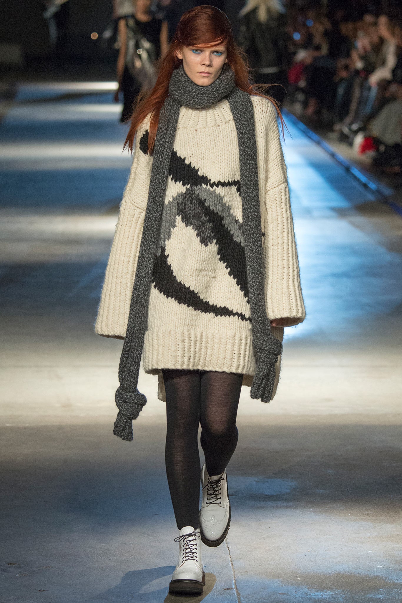 Giles Deacon F/W 14 Look 14