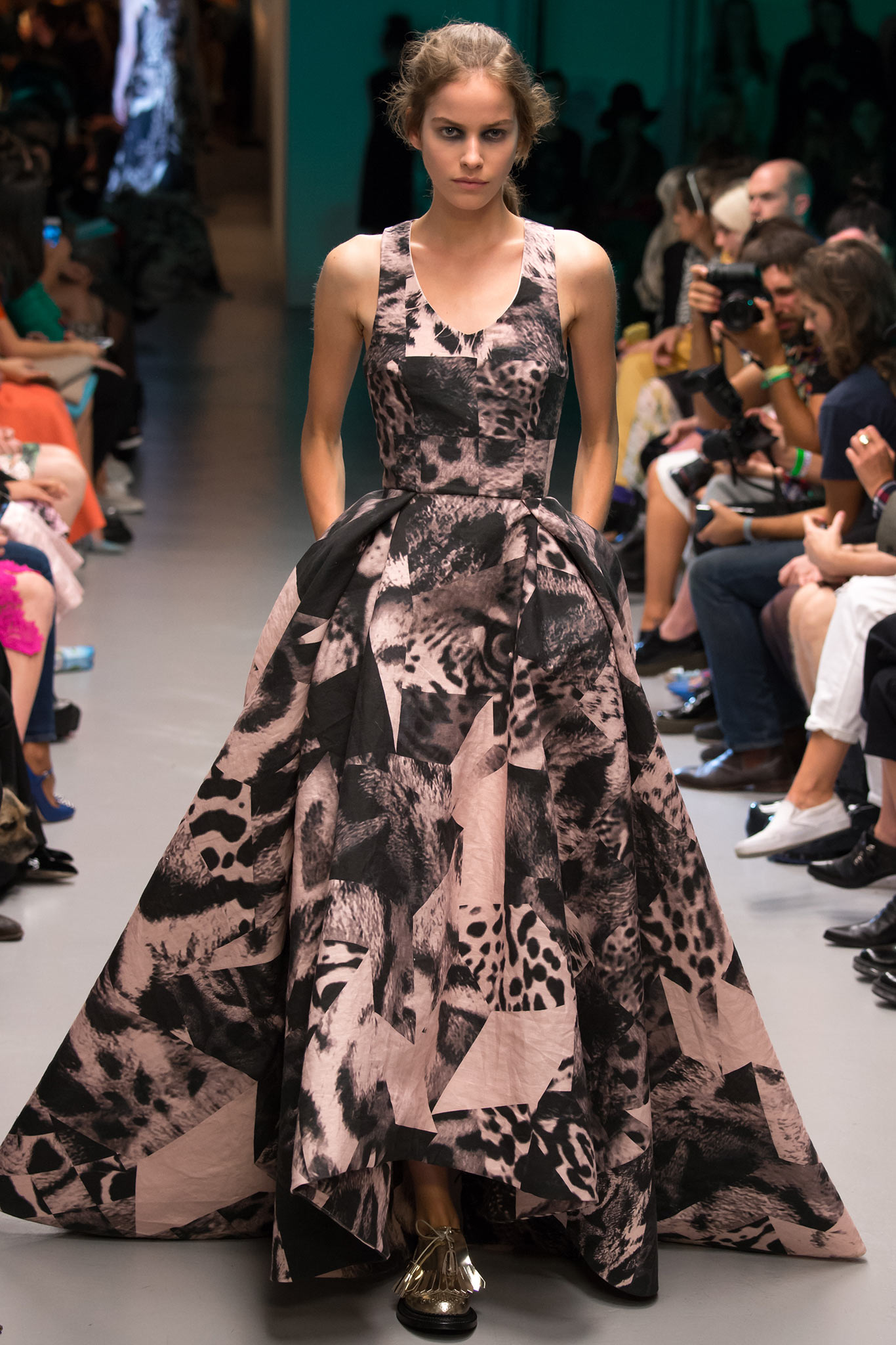 Giles Deacon S/S 15 Look 15