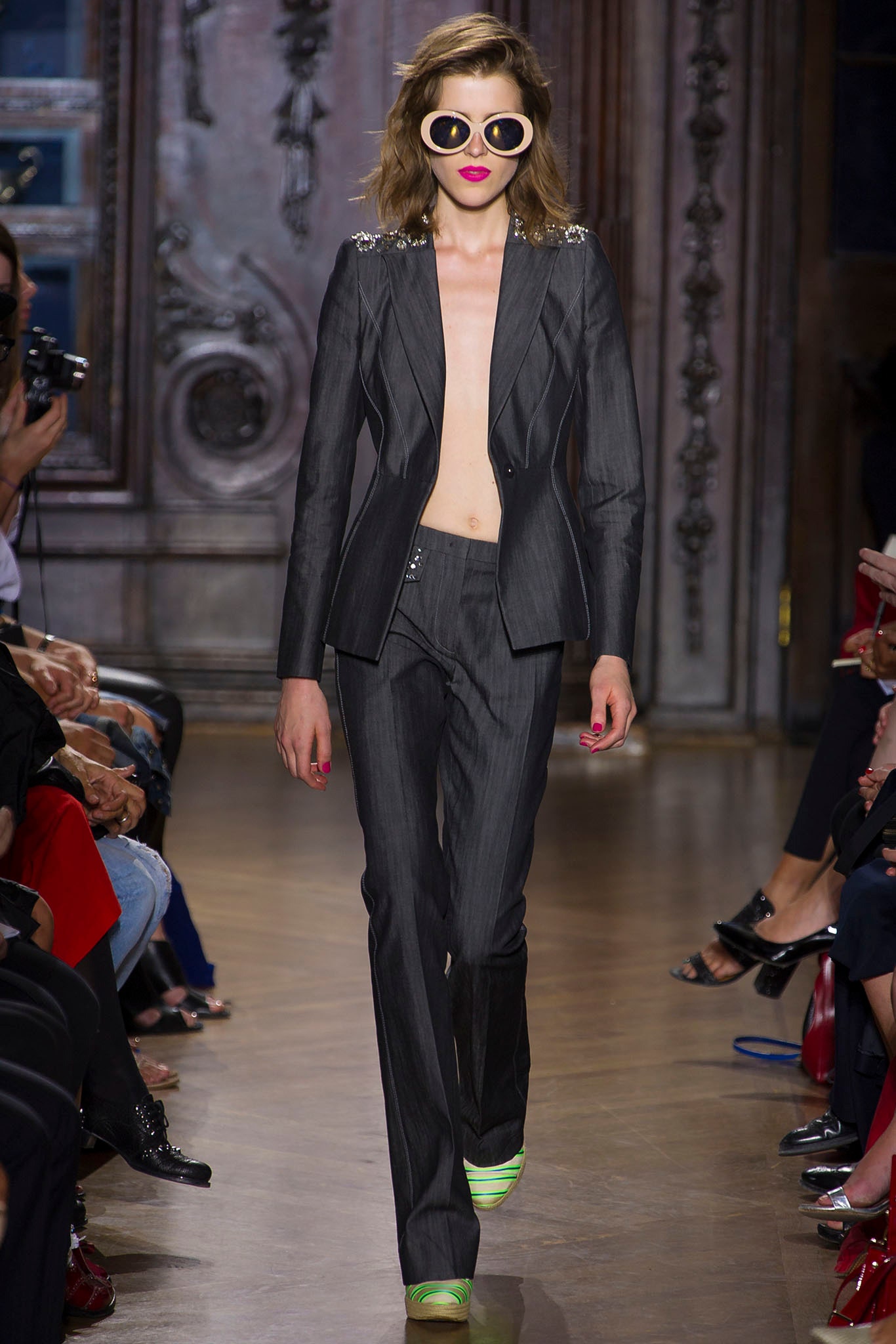 Giles Deacon S/S 13 Look 19
