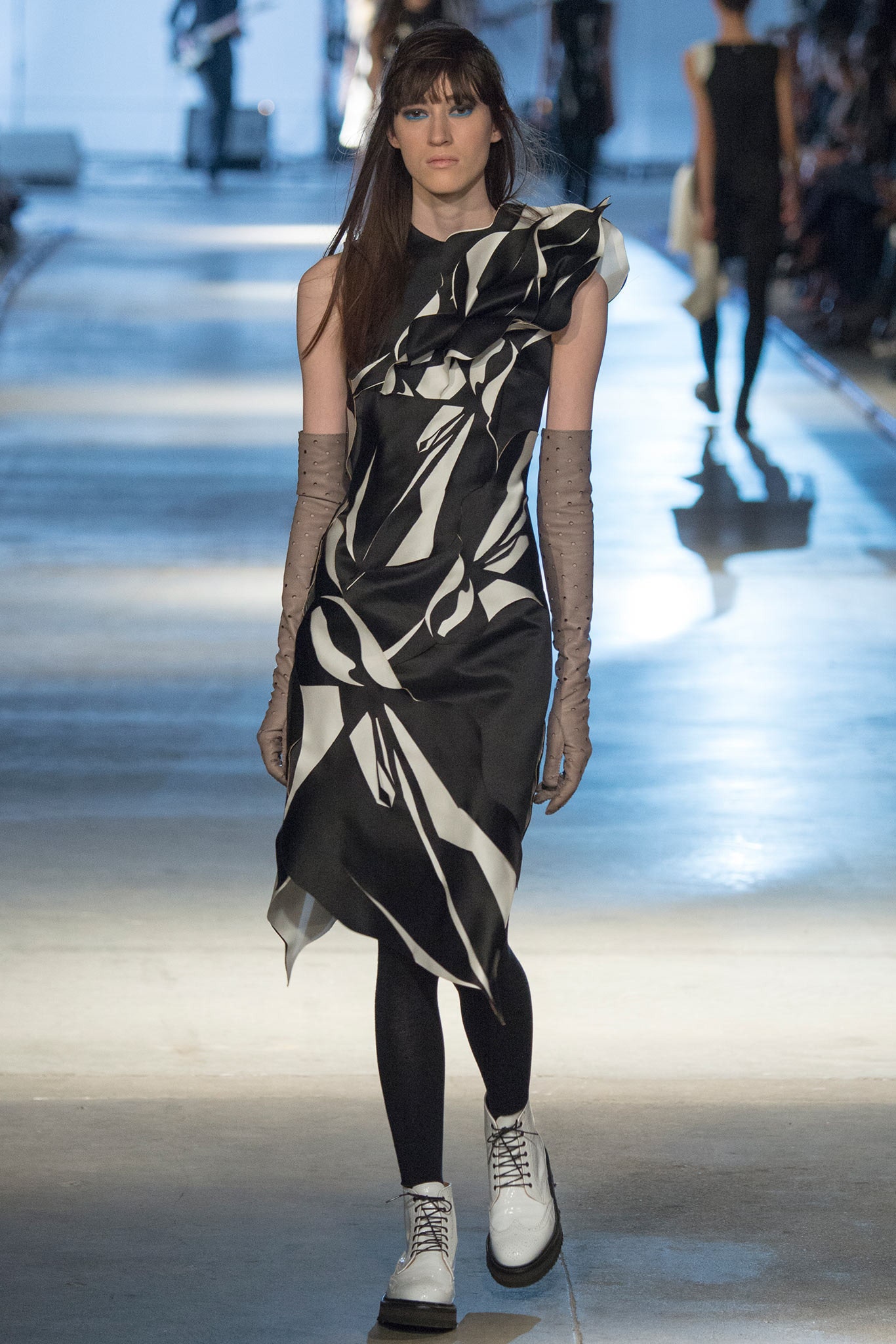 Giles Deacon F/W 14 Look 19