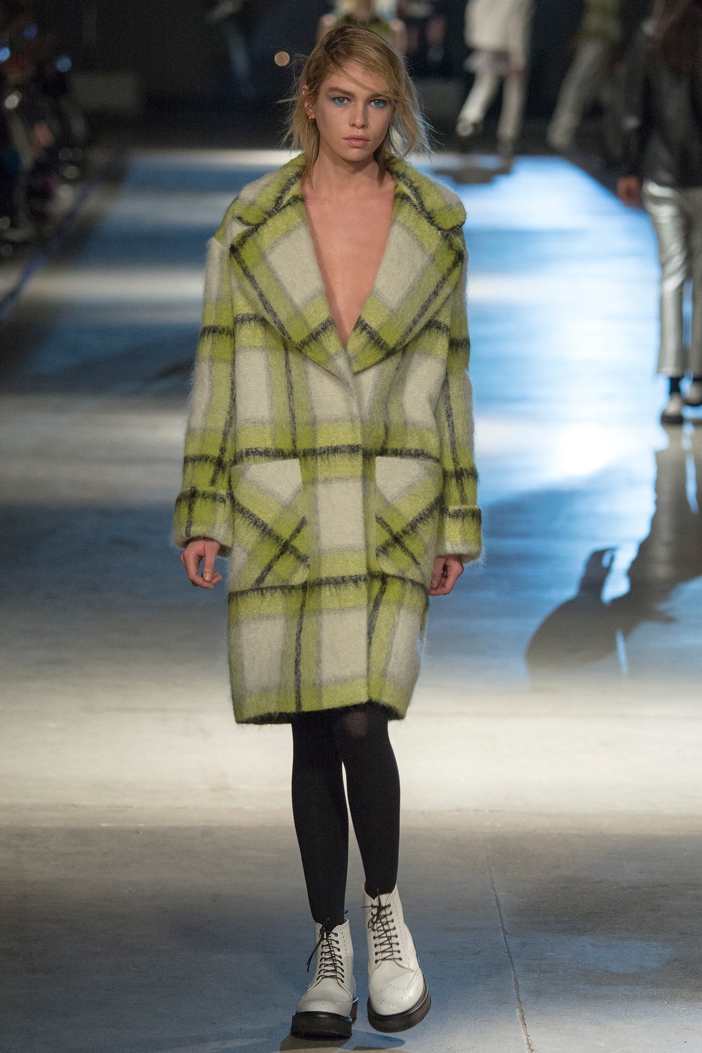 Giles Deacon F/W 14 Look 24