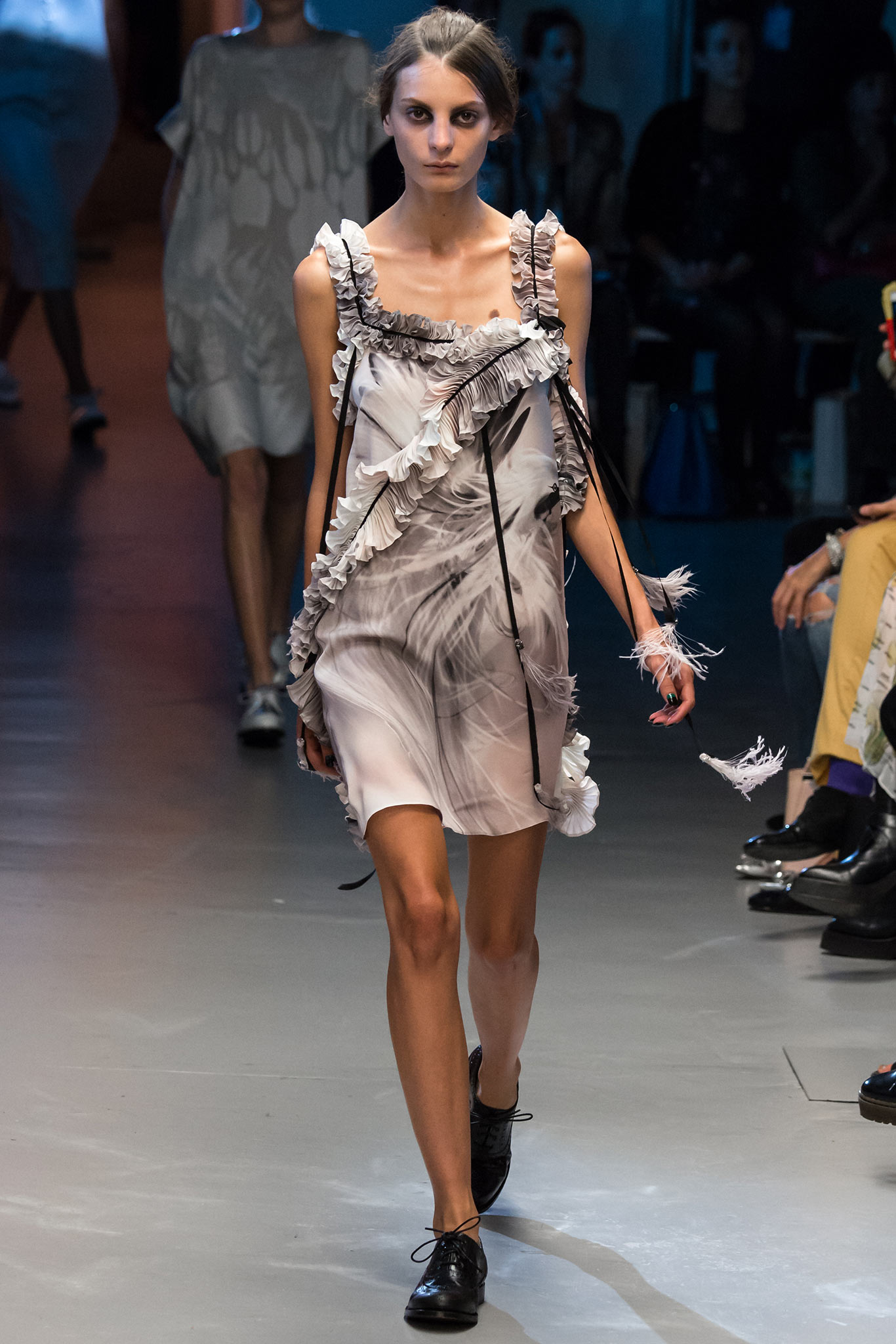 Giles Deacon S/S 15 Look 37
