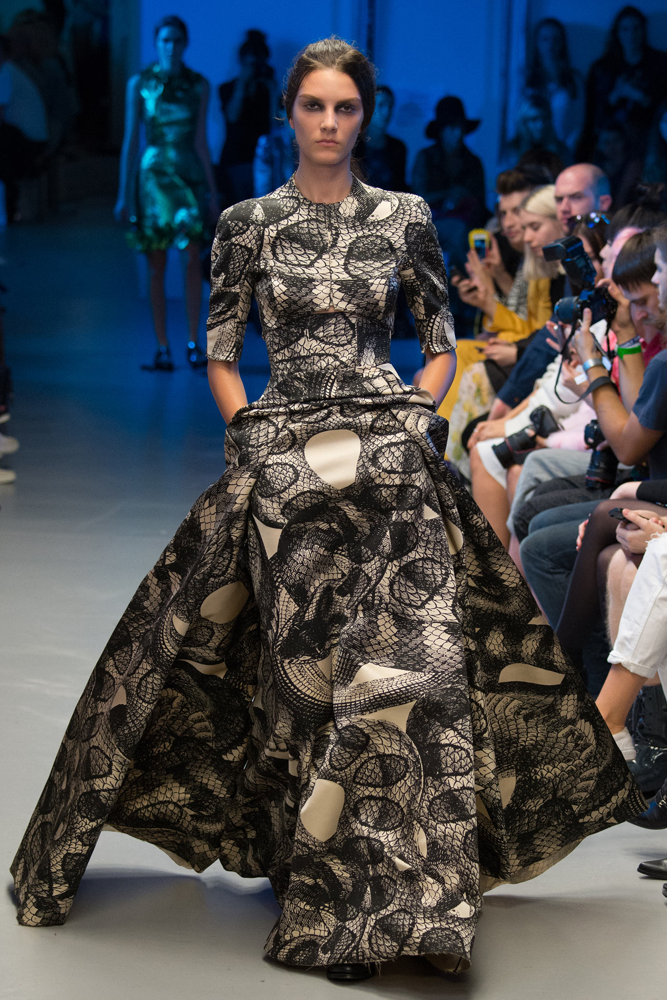 Giles Deacon S/S 15 Look 49