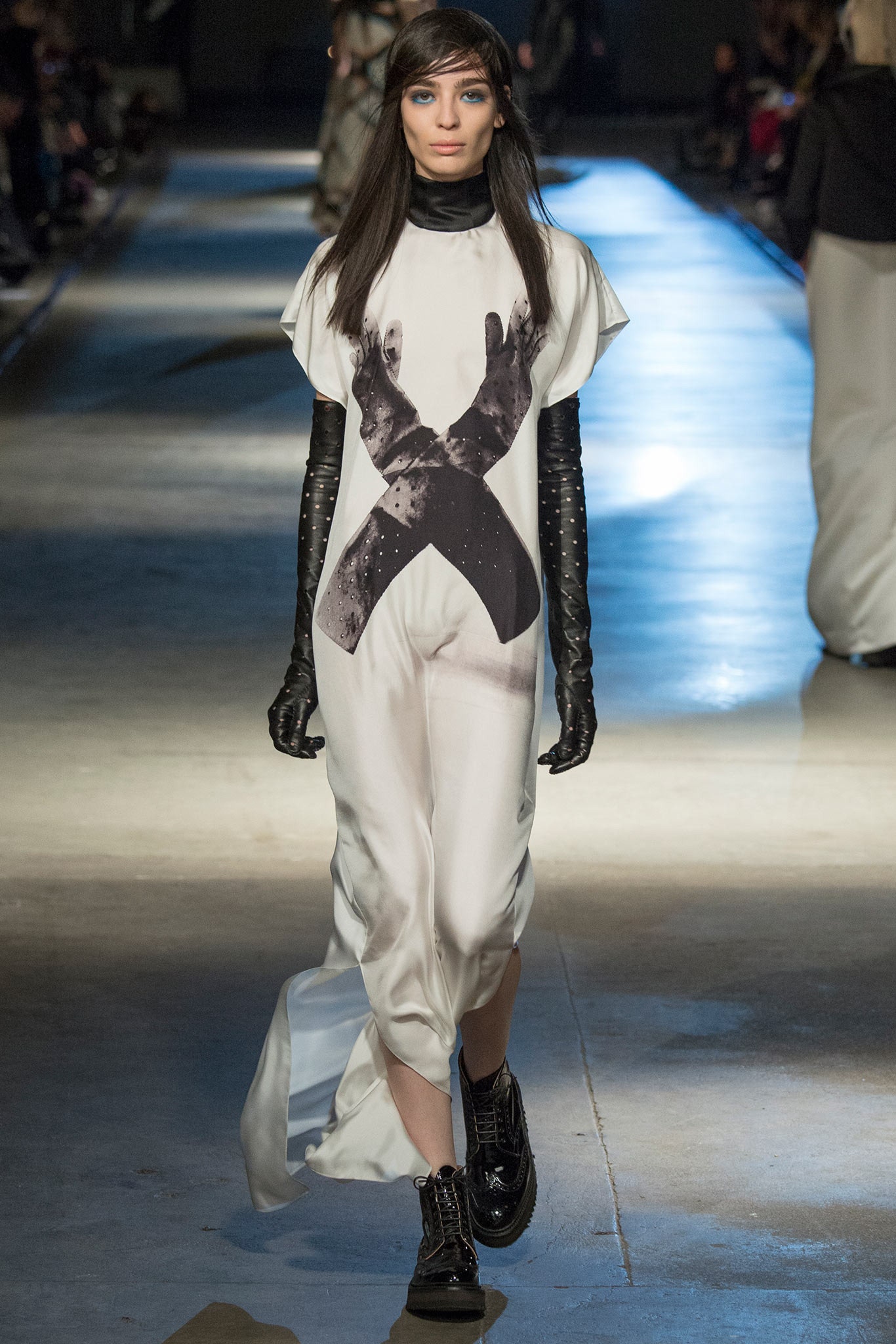 Giles Deacon F/W 14 Look 42