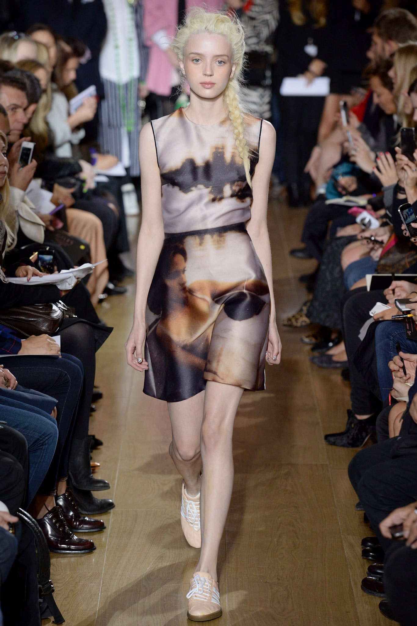 Giles Deacon Spring 2014 Ready-to-Wear