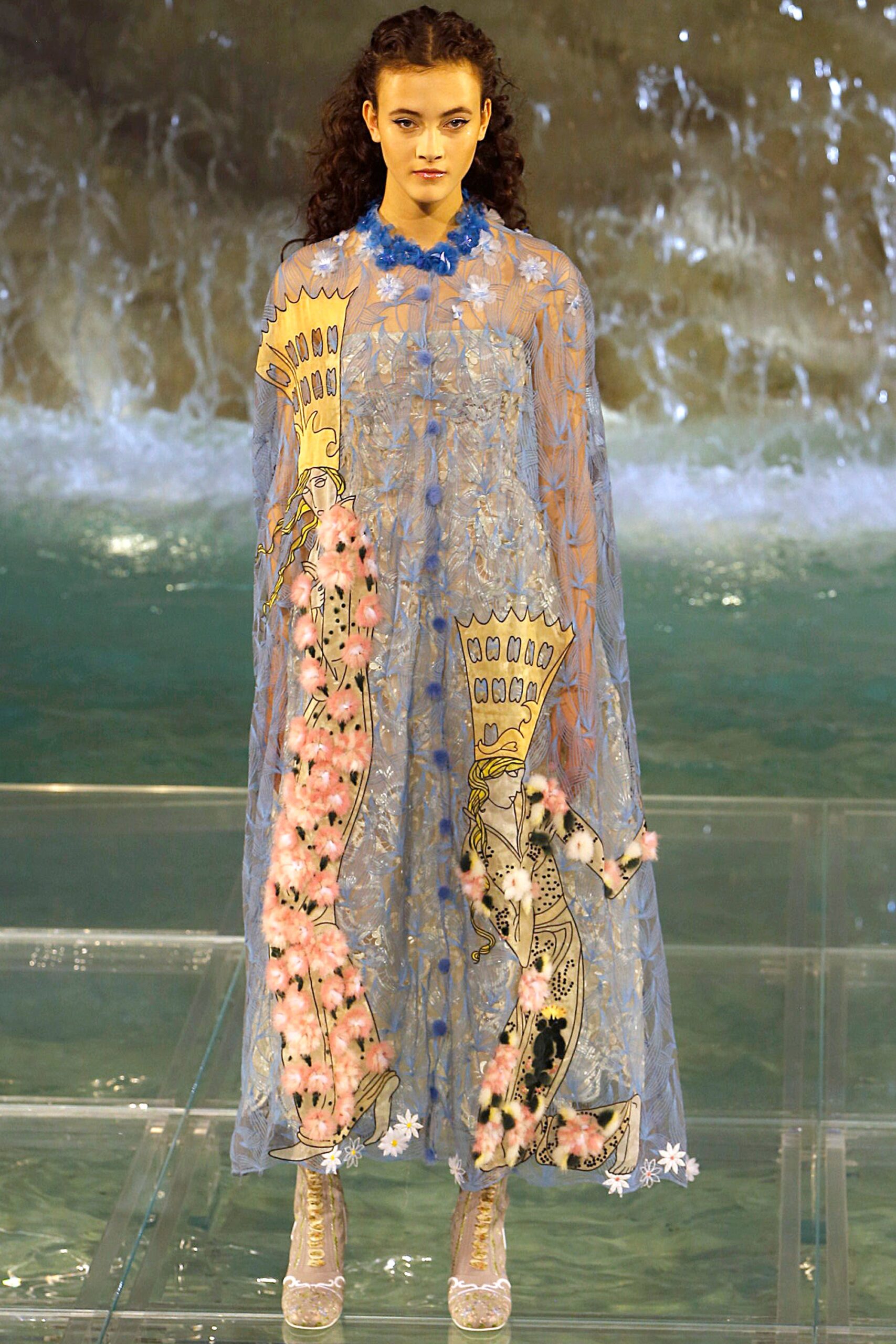 Fendi F/W 16 Couture Look 3