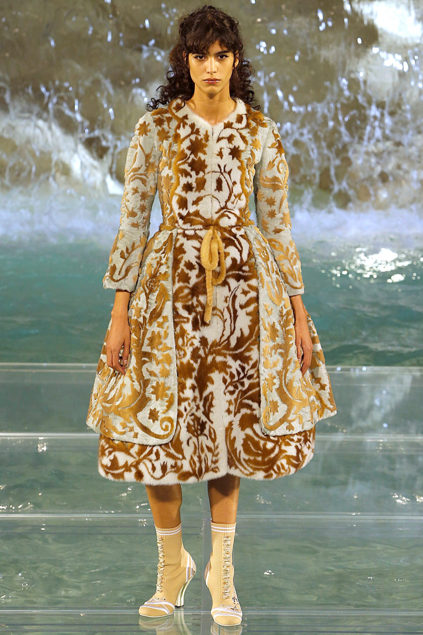Fendi F/W 16 Couture Look 6
