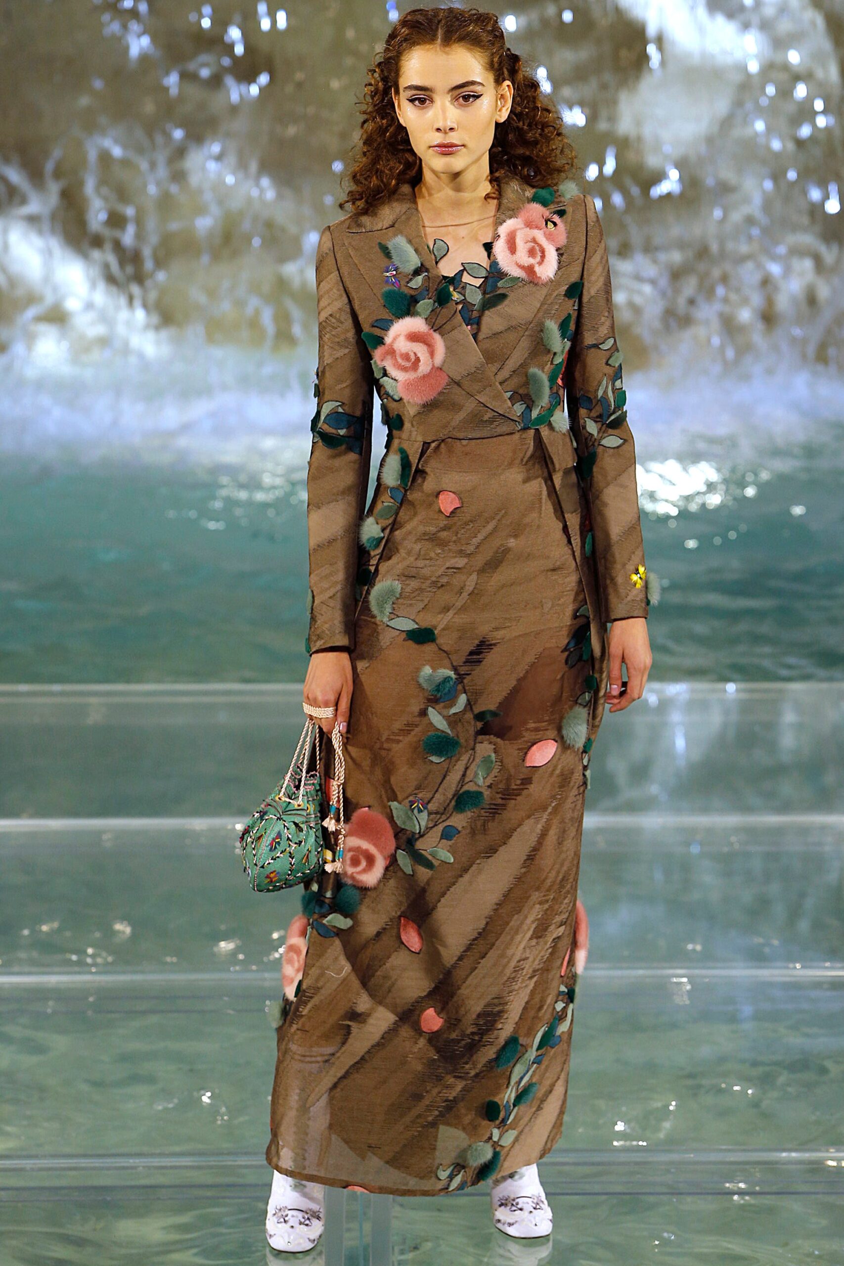 Fendi F/W 16 Couture Look 17