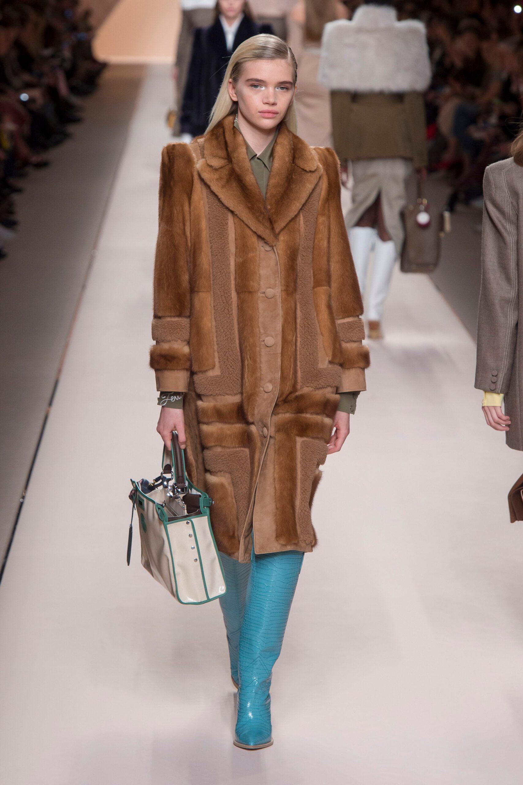 Fendi F/W 18 Look 1