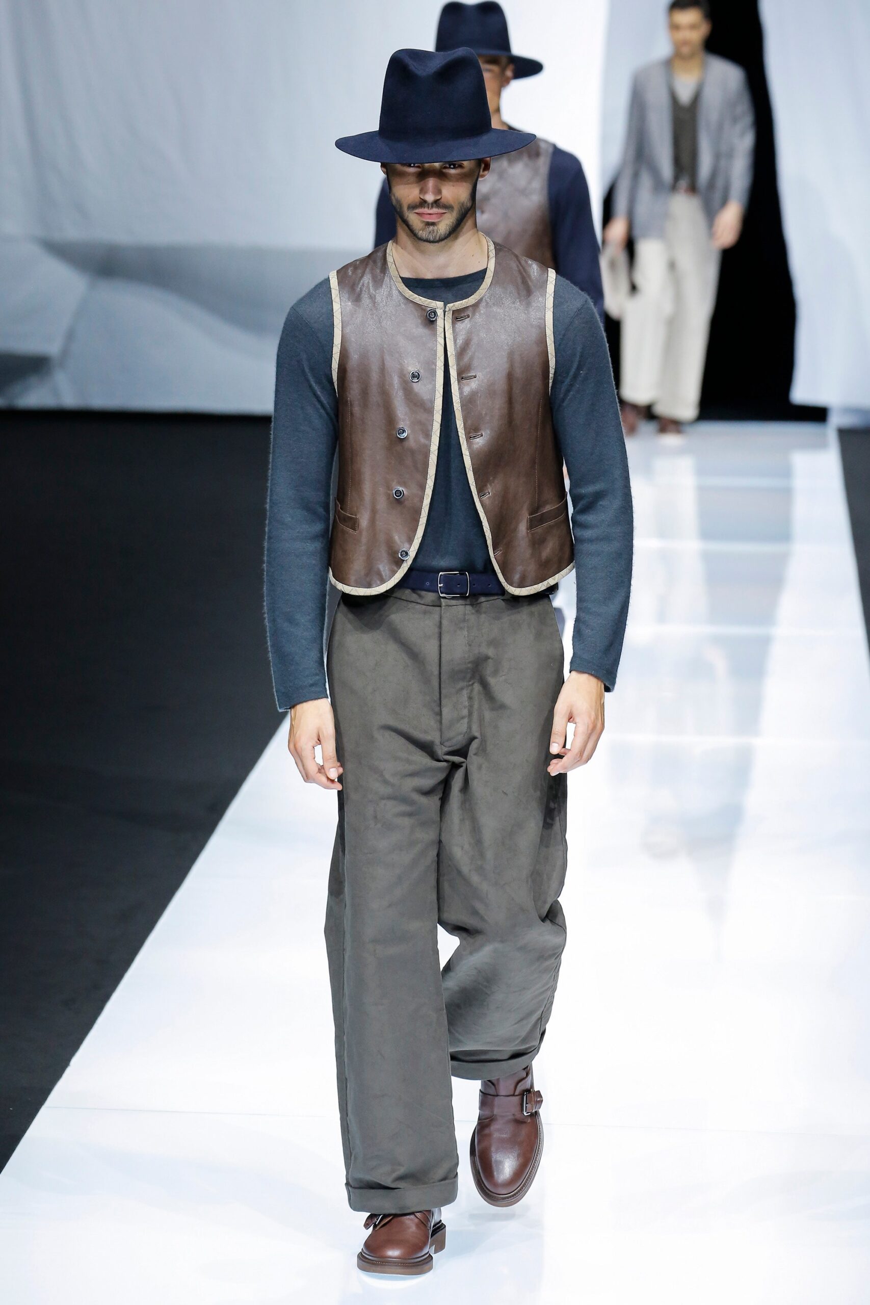 Giorgio Armani S/S 19 Menswear Look 1