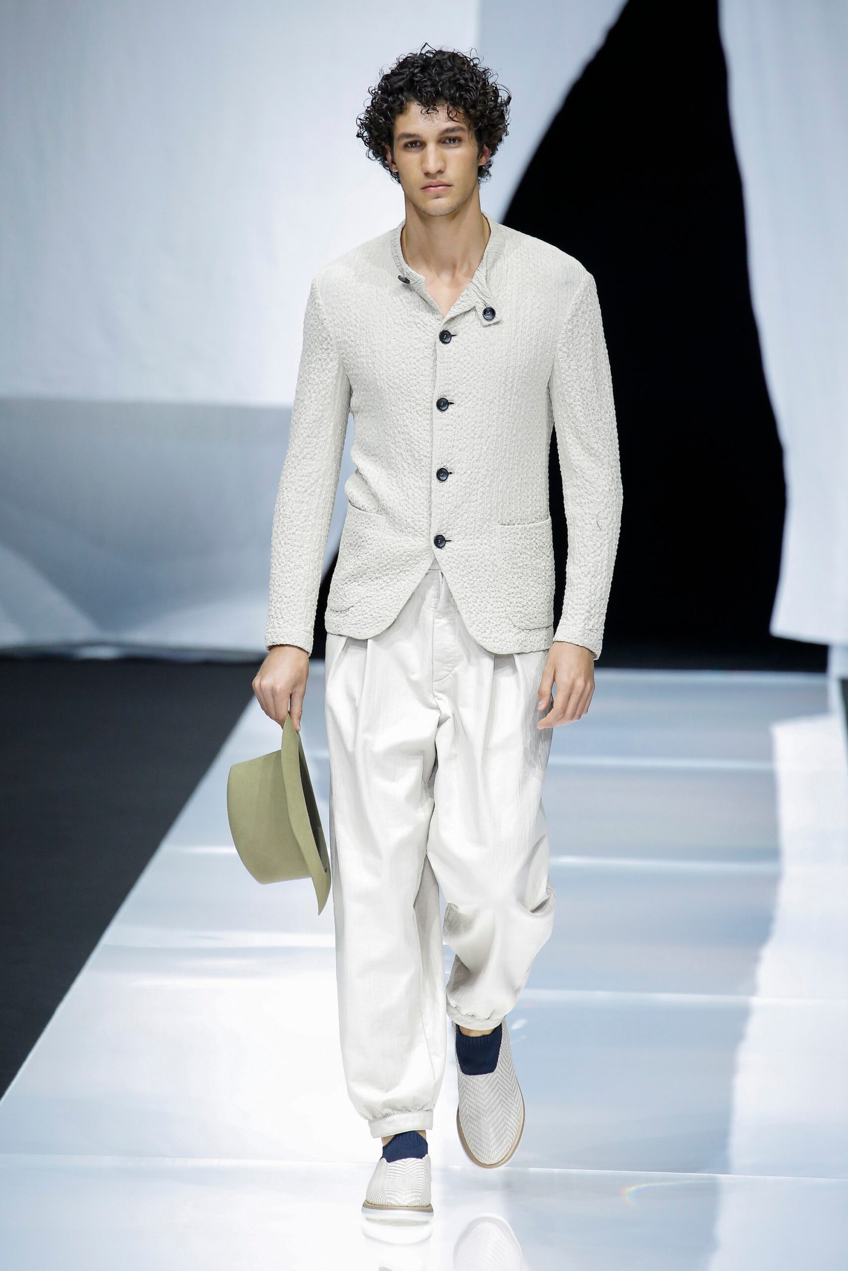 Giorgio Armani S/S 19 Menswear Look 7