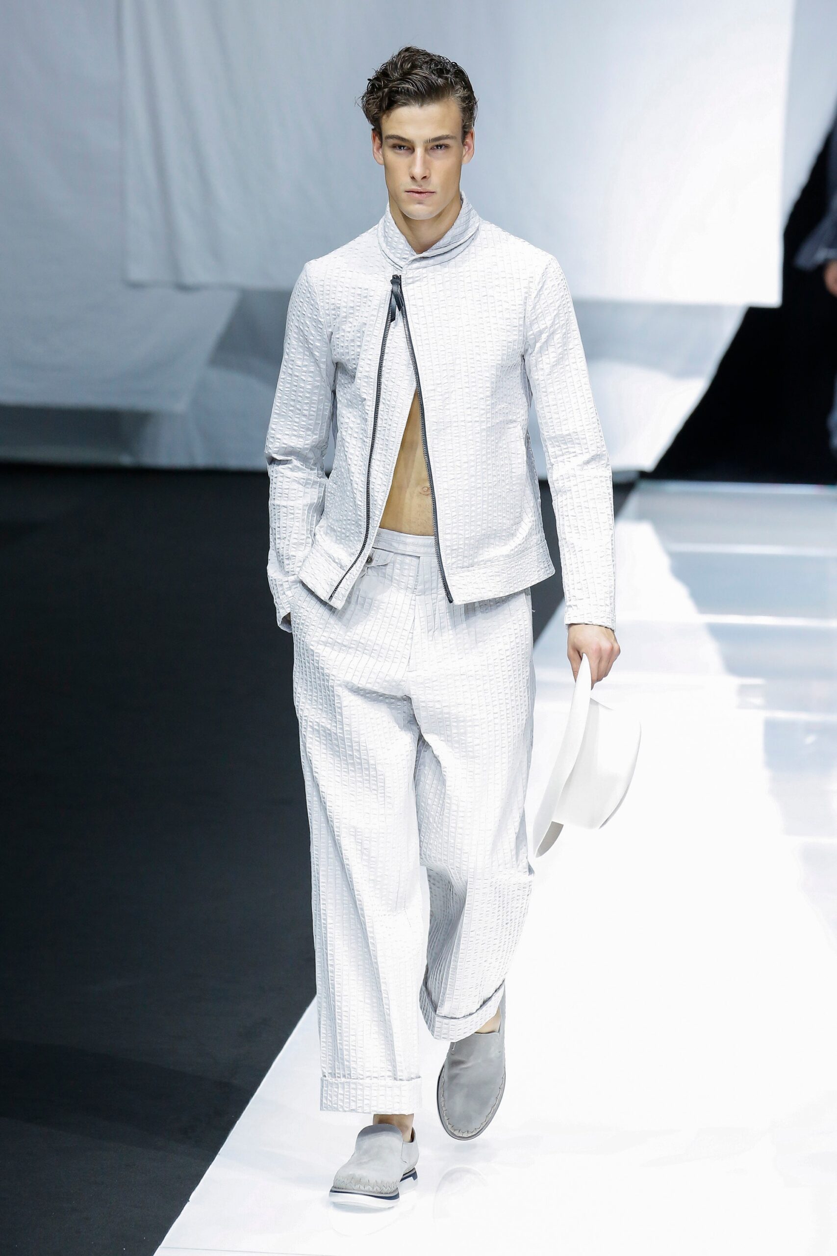 Giorgio Armani S/S 19 Menswear Look 31