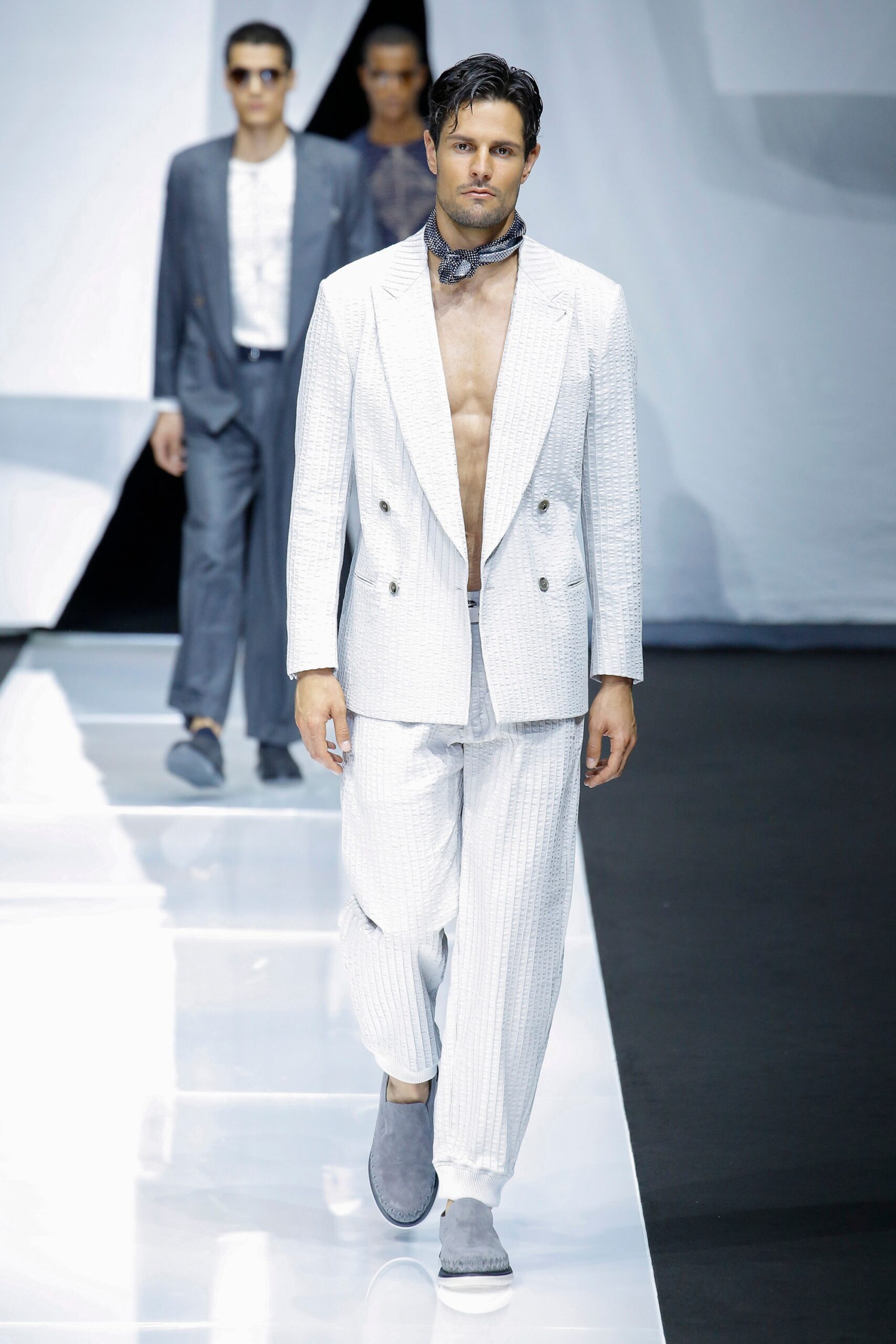 Giorgio Armani S/S 19 Menswear Look 32