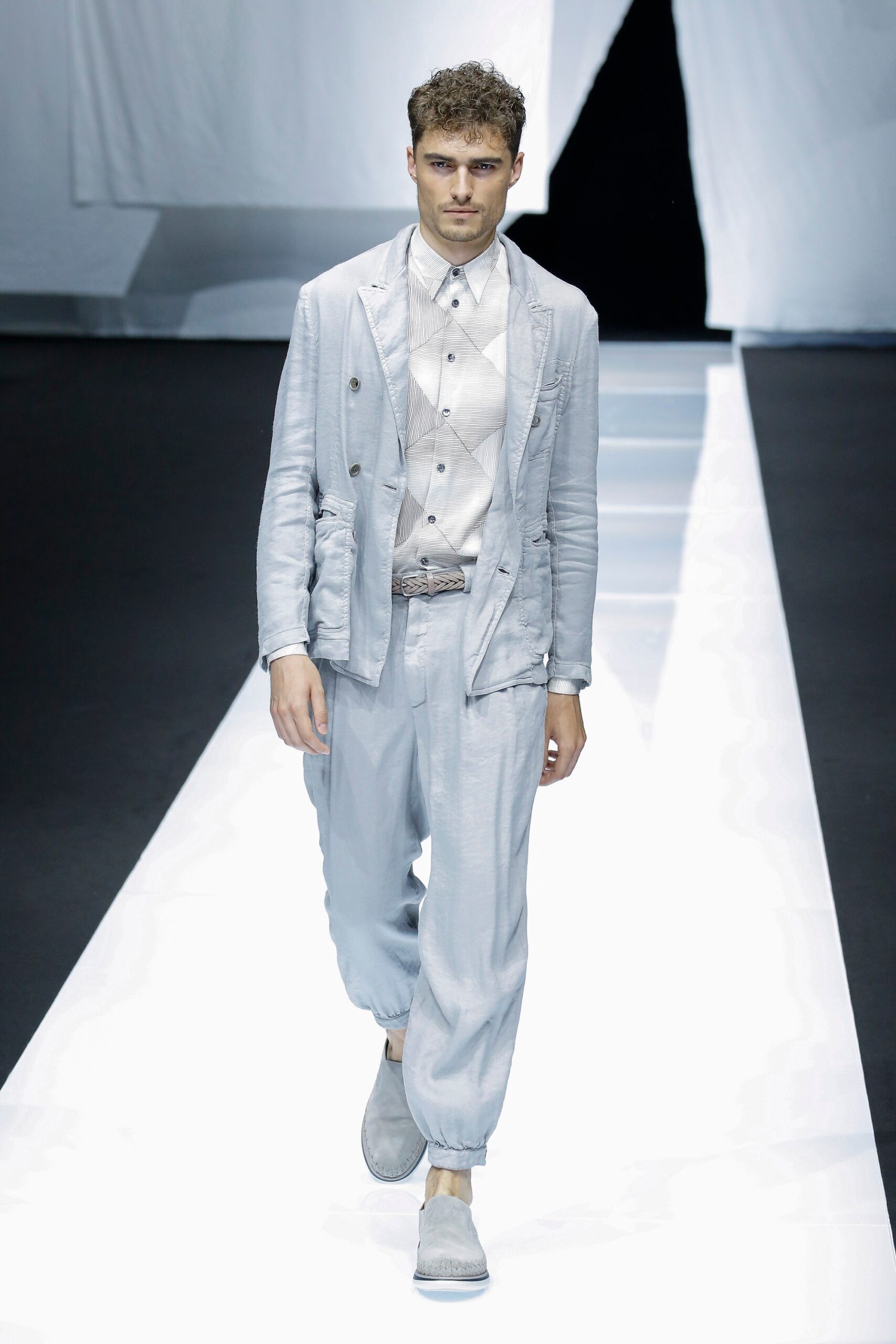 Giorgio Armani S/S 19 Menswear Look 42